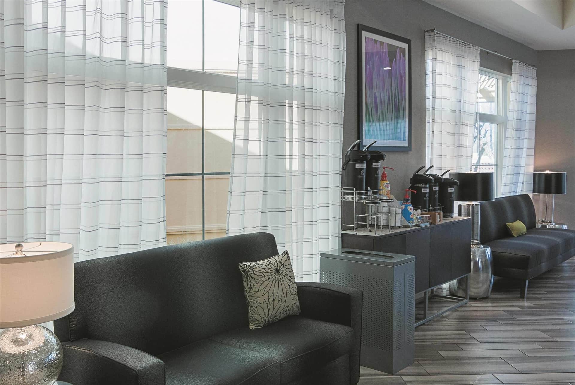 La Quinta Inn & Suites by Wyndham Orlando Airport