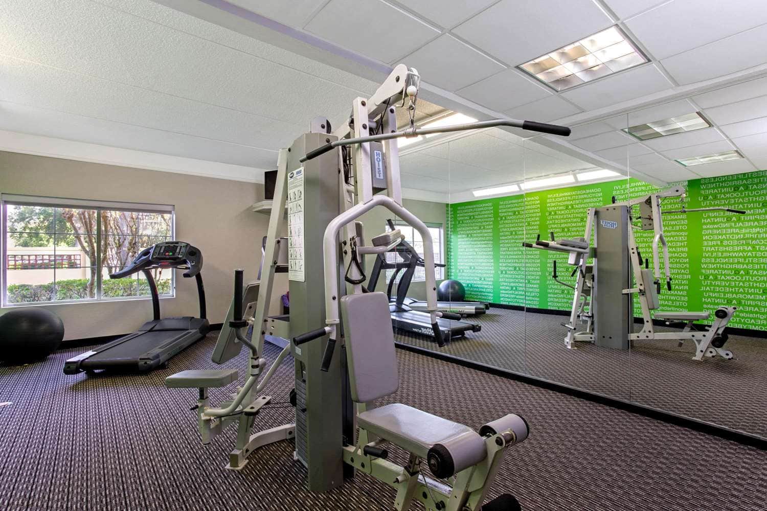 La Quinta Inn & Suites by Wyndham Orlando Airport