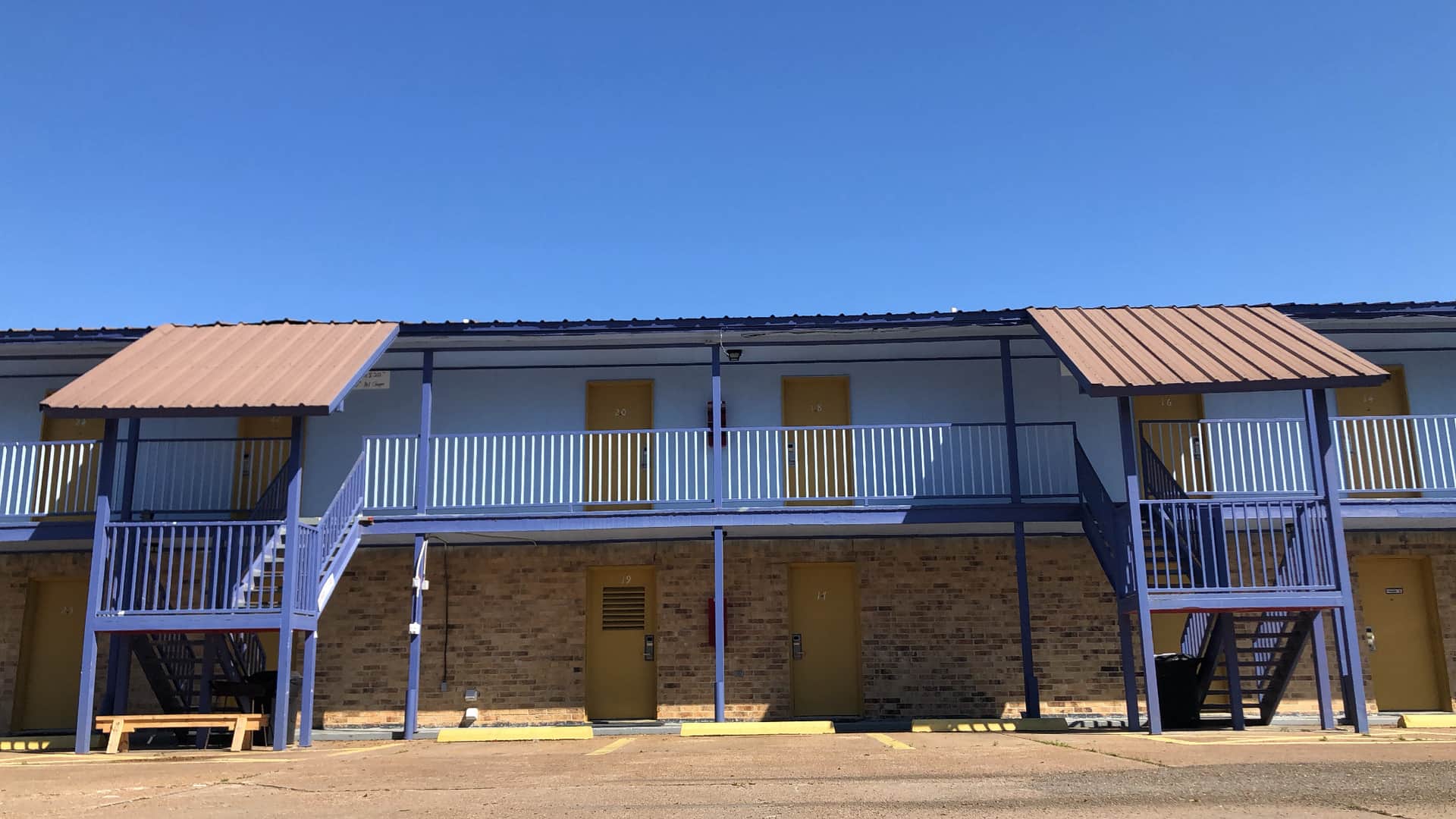 LAKE COUNTRY INN