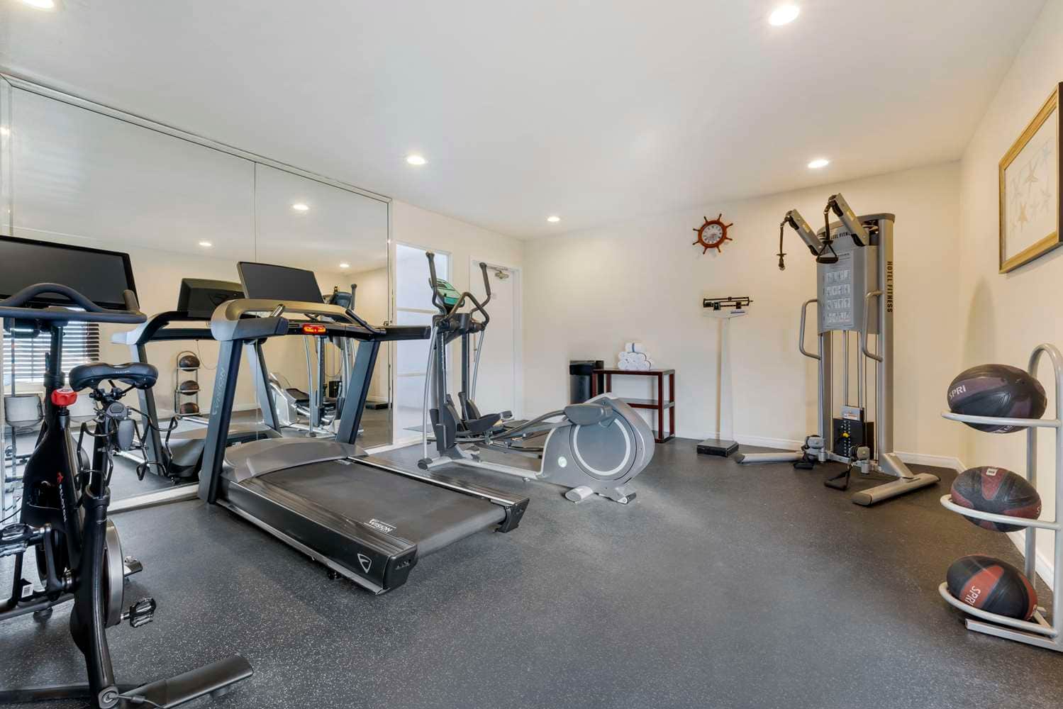 Best Western Plus Marina Shores Hotel