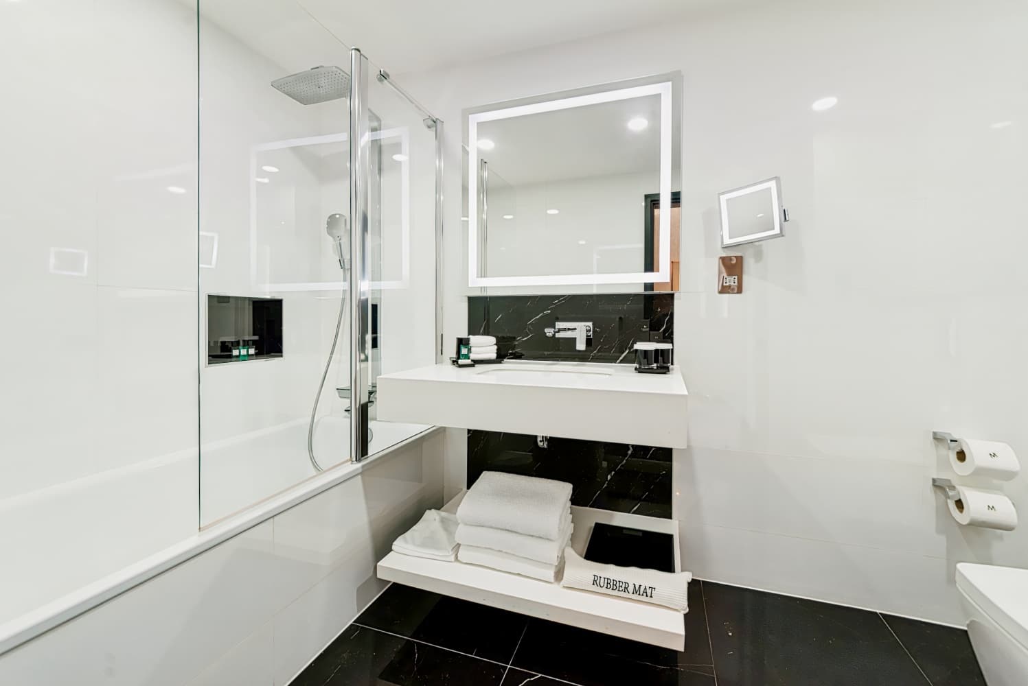 M by Montcalm
