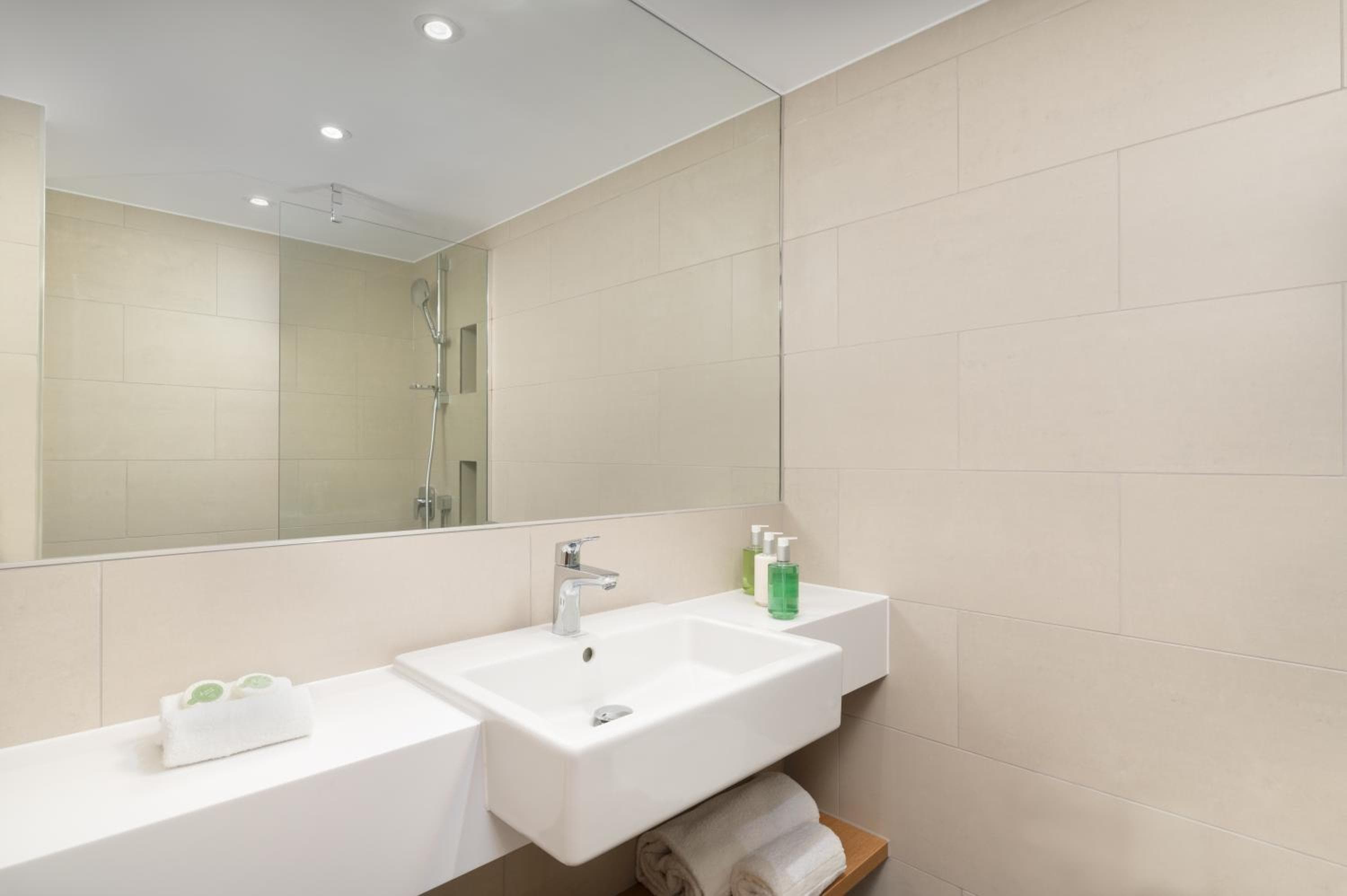 The Lincoln Suites