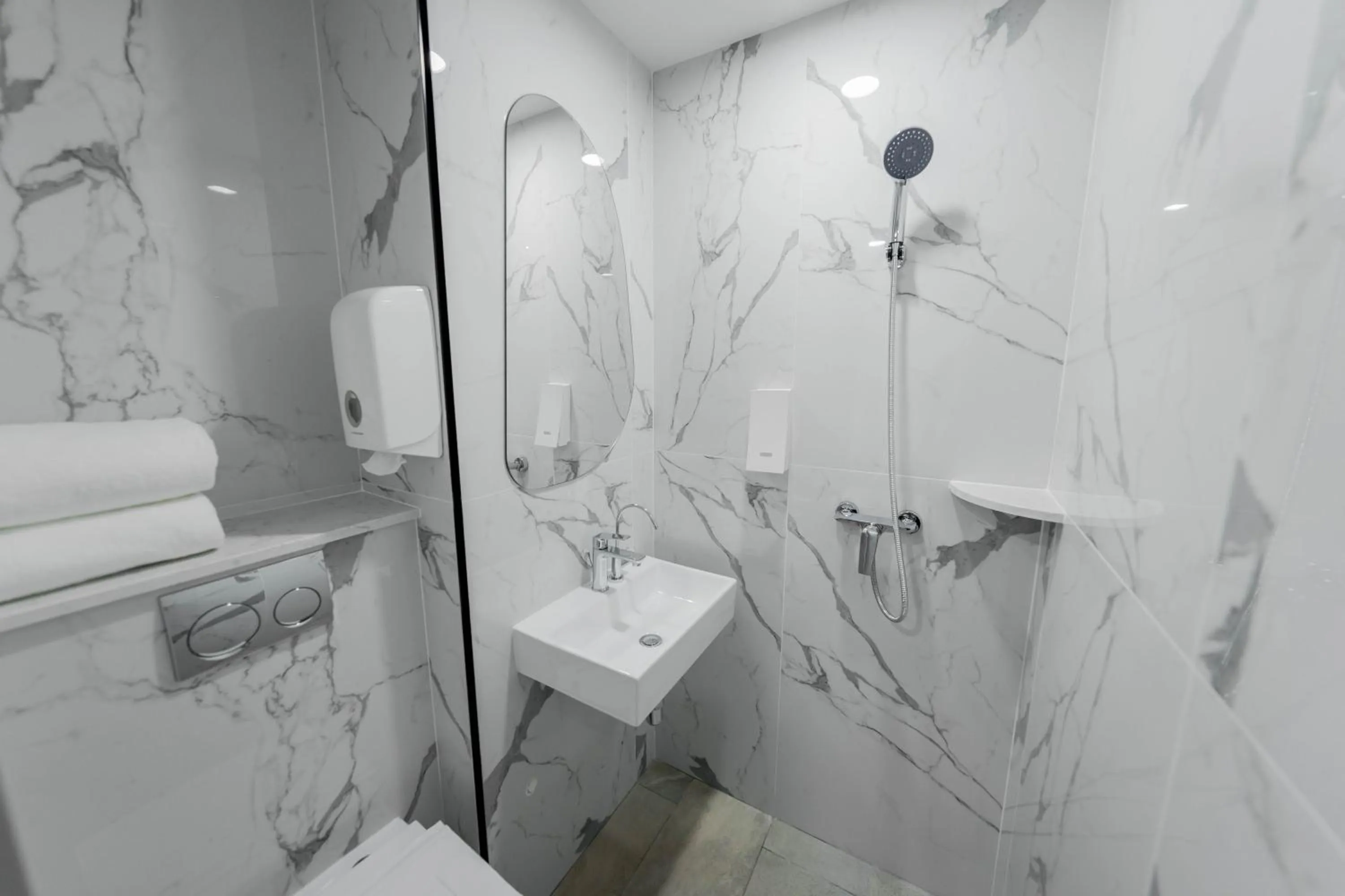 Hotel 81 Palace