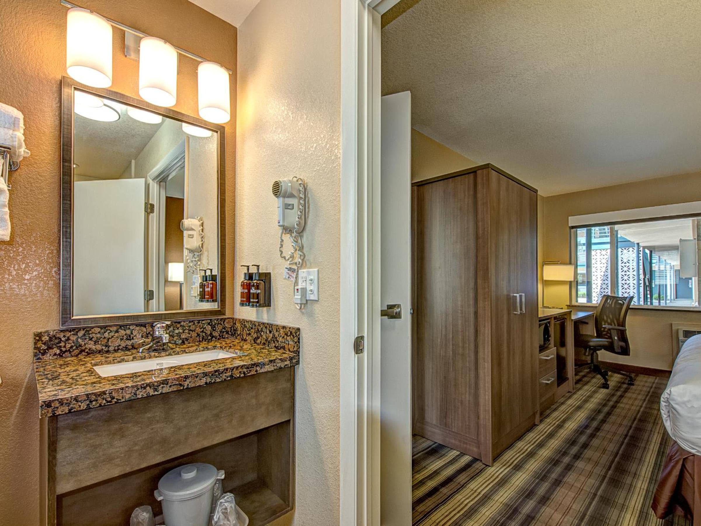 Boulder University Inn