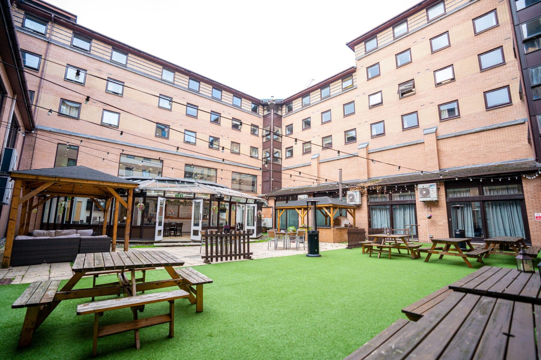 Pendulum Hotel