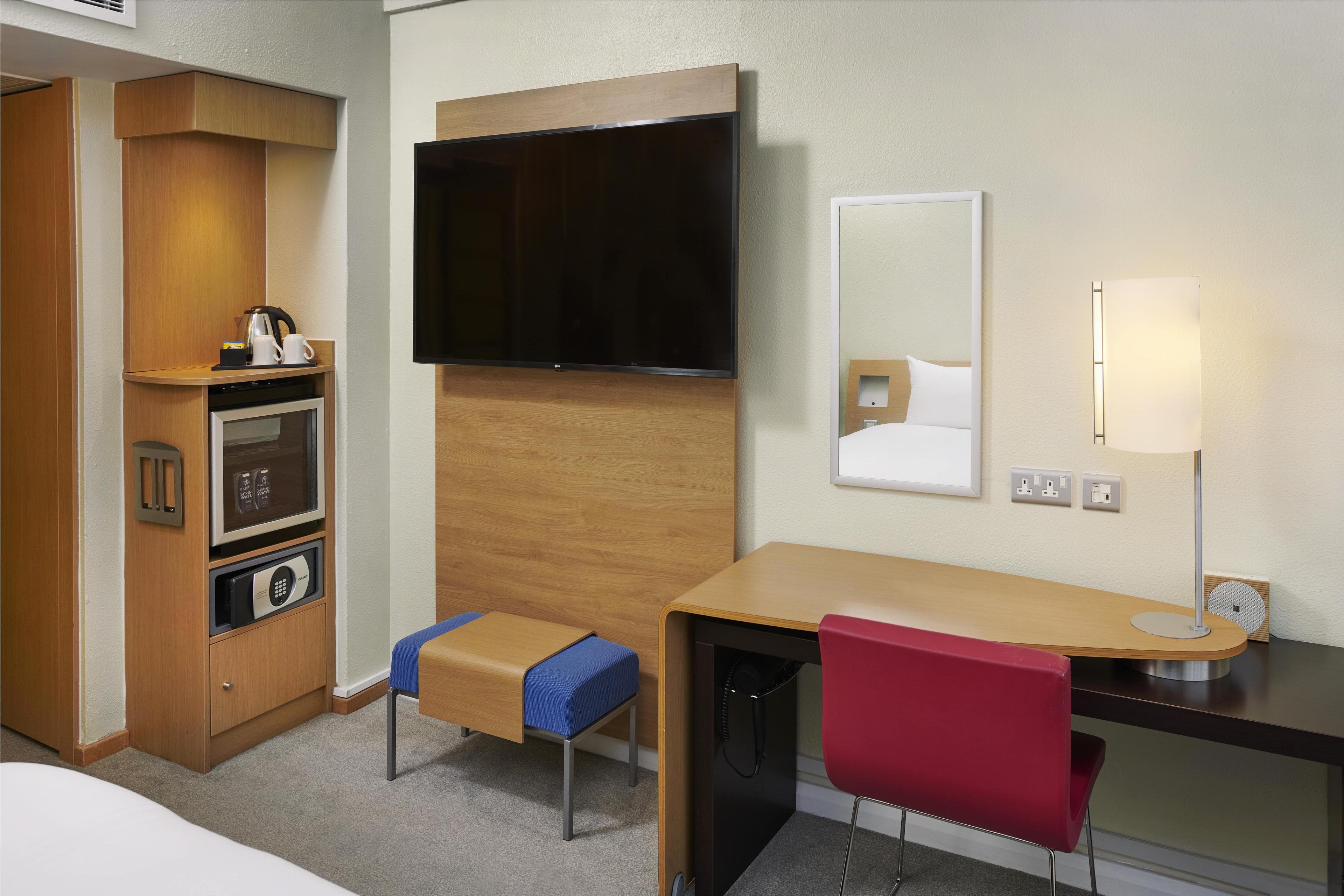 Novotel London West