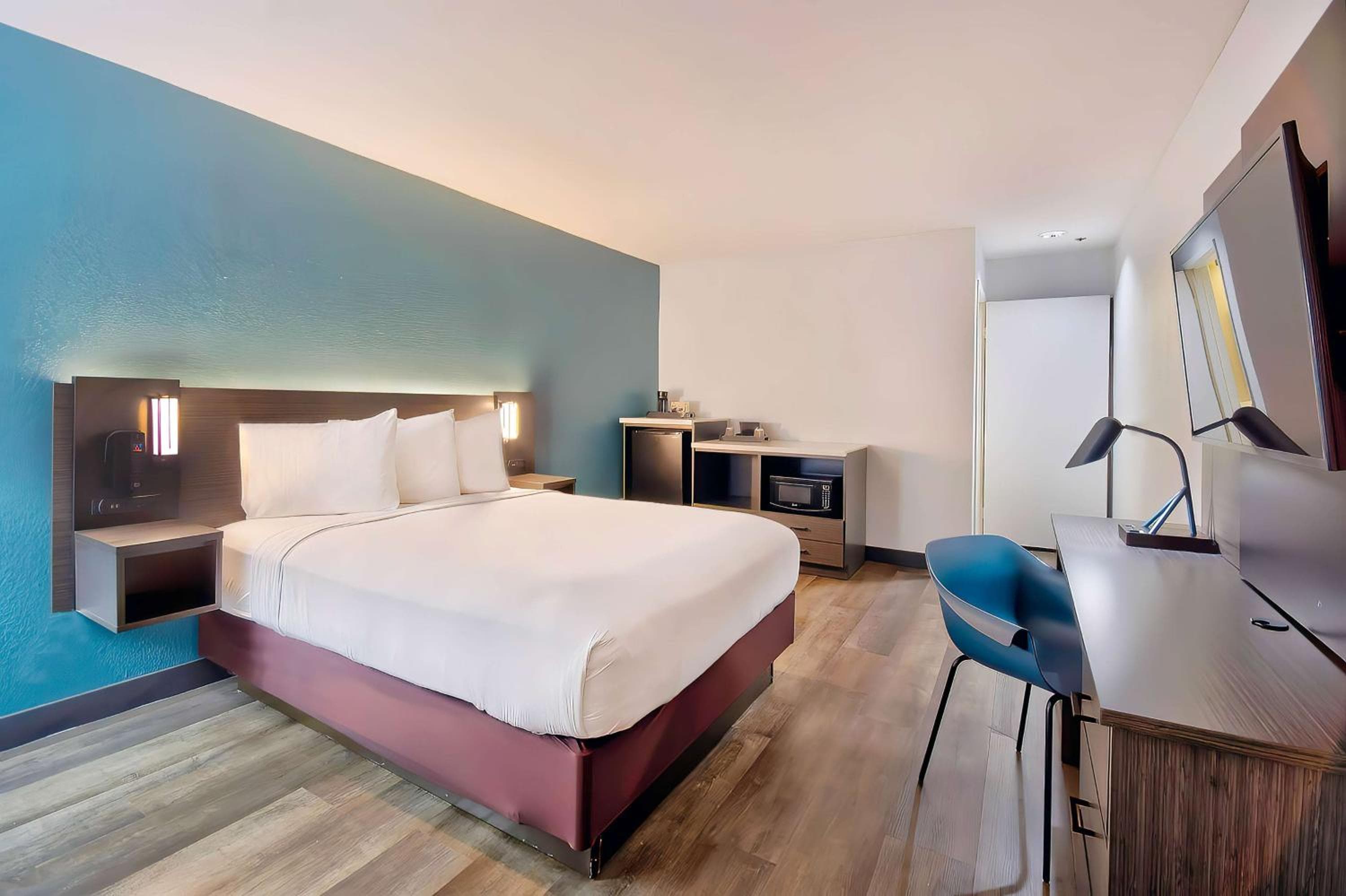 Studio 6 Suites Lawndale