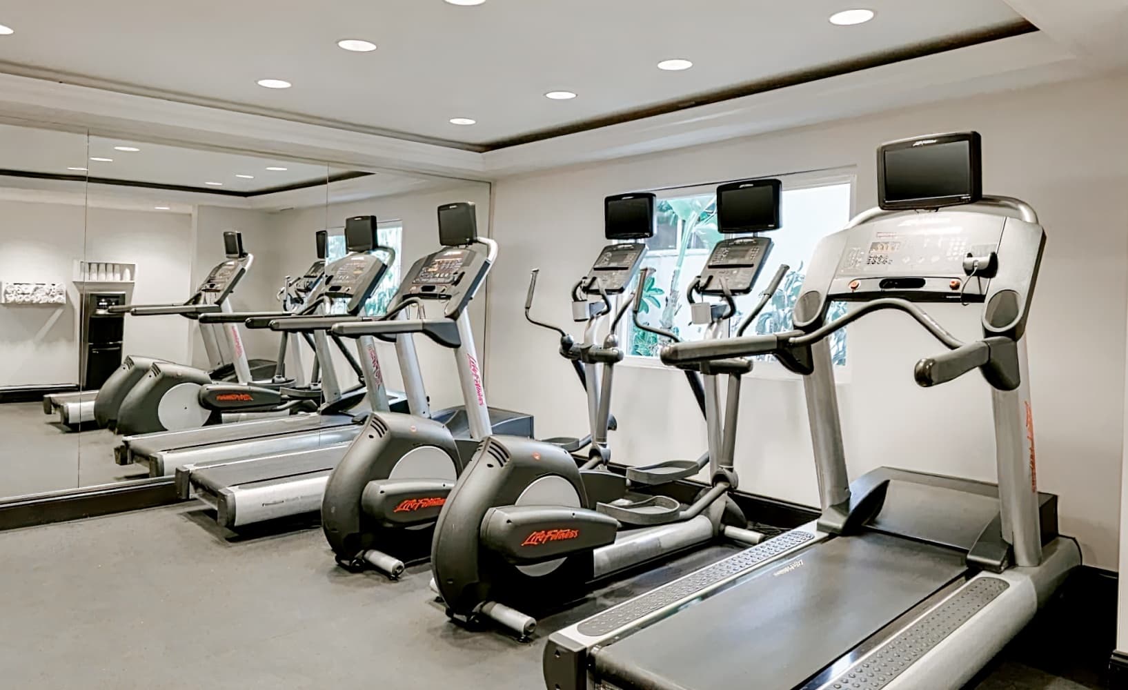 Montrose All Suites Hotel at Beverly Hills