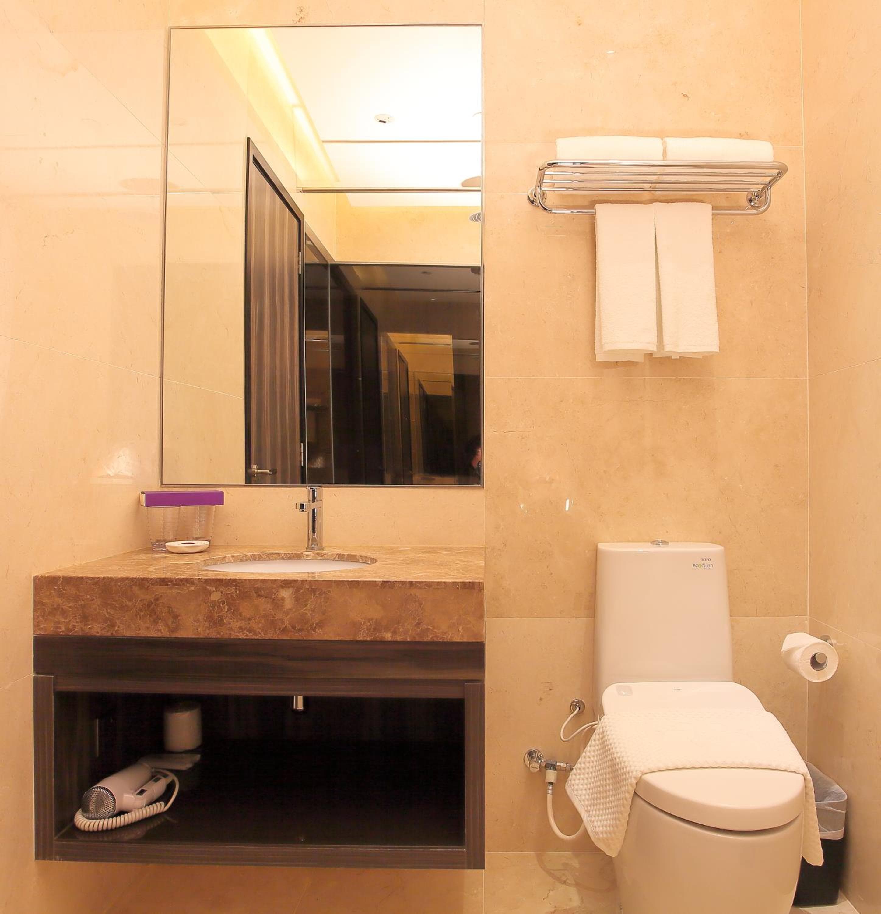 Aqueen Hotel Paya Lebar