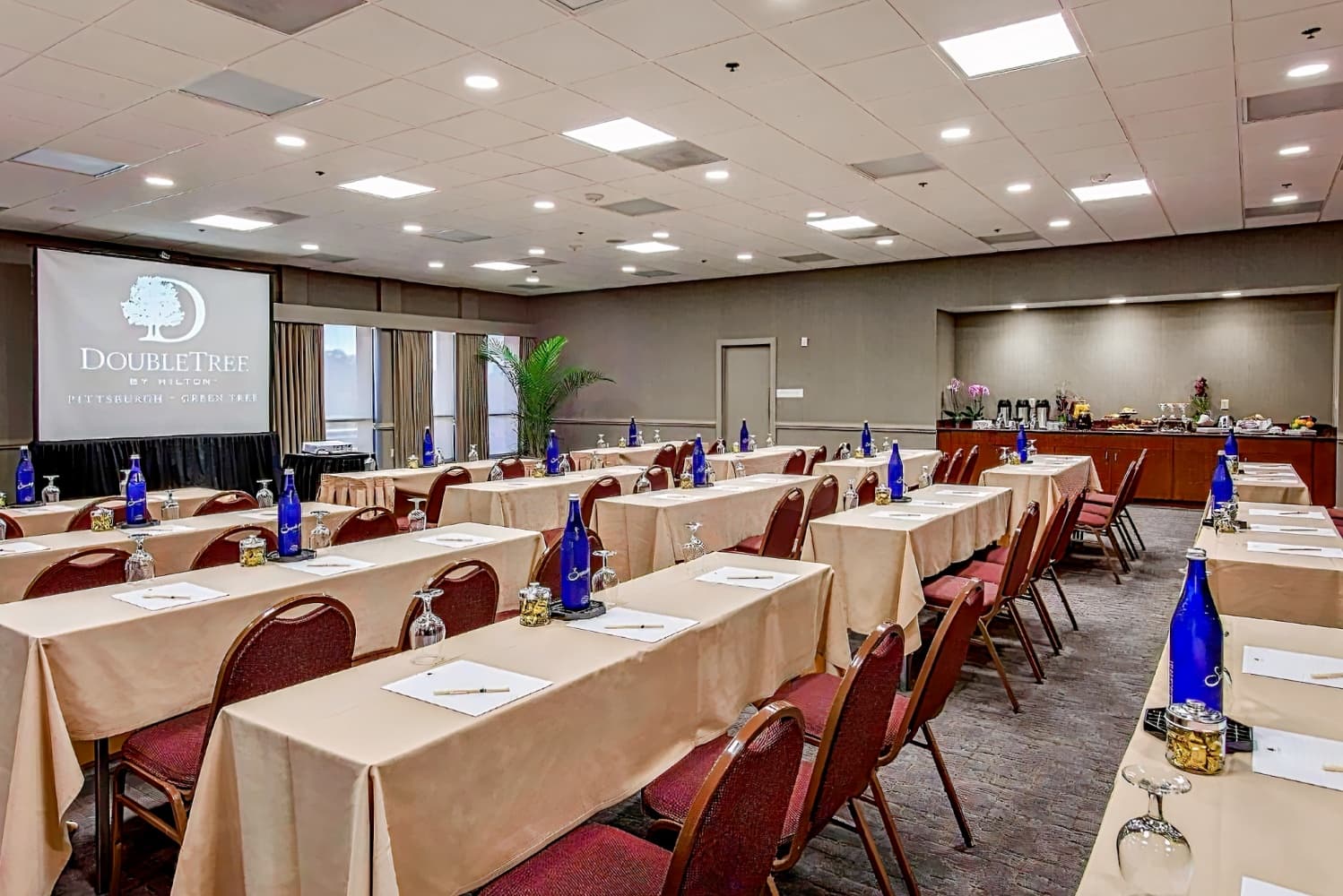 DoubleTree by Hilton Pittsburgh-Green Tree