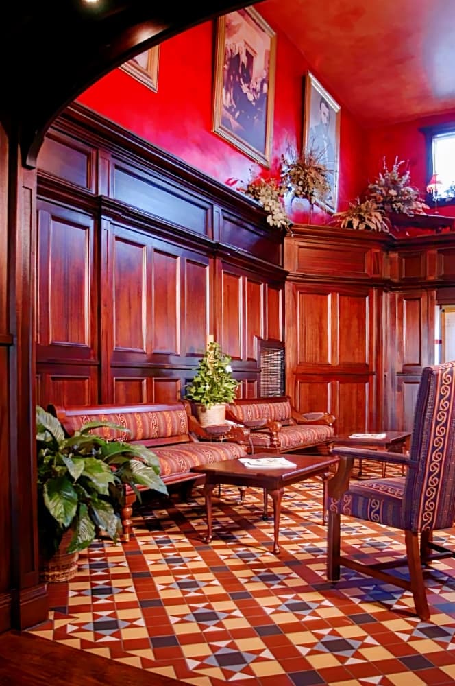 Irish Cottage Inn & Suites