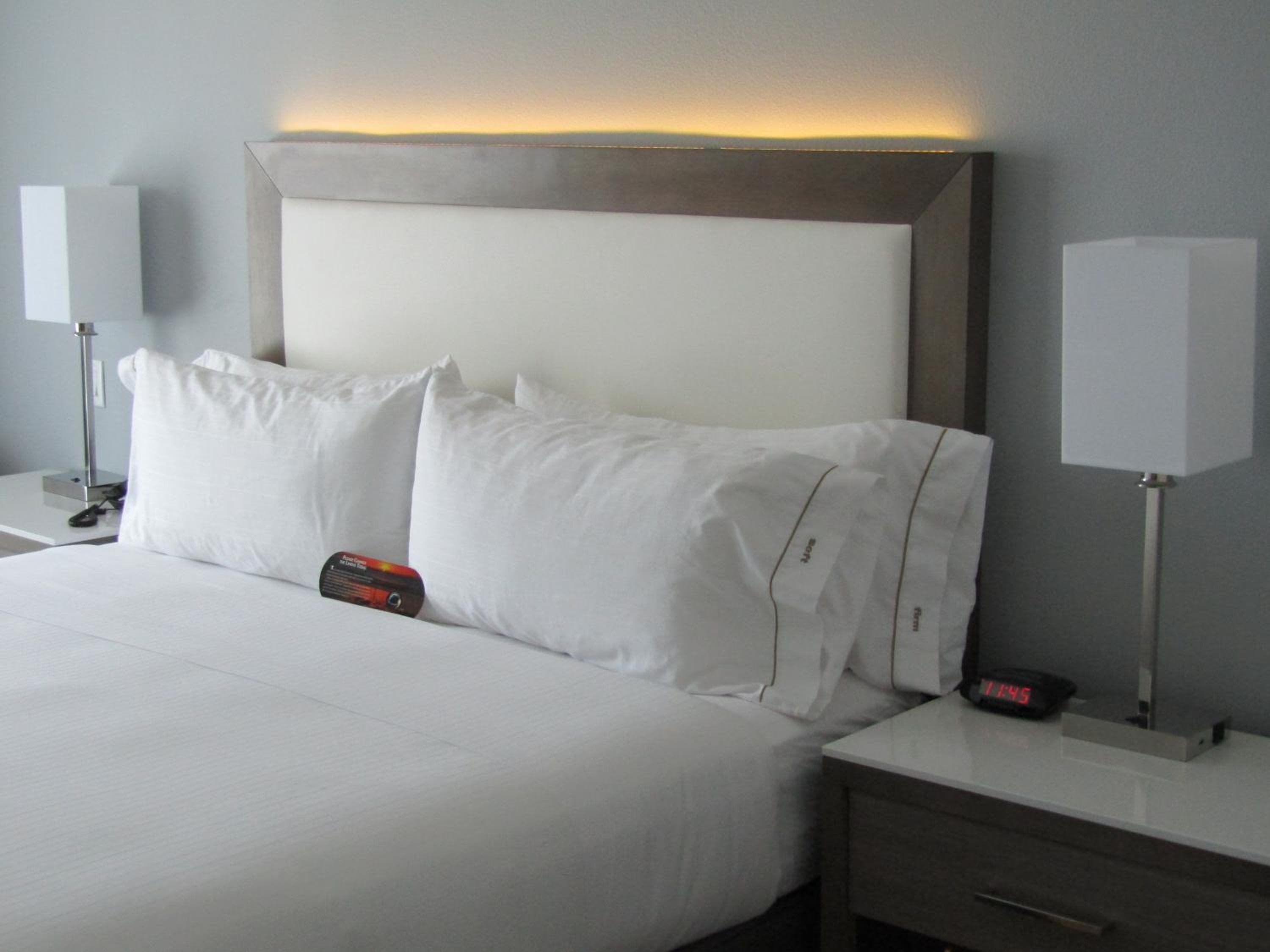 Holiday Inn Express & Suites San Diego - Mission Valley, an IHG Hotel