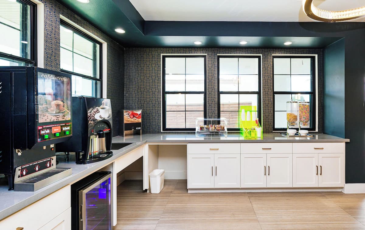 Palace Inn Blue I45 & Edgebrooke