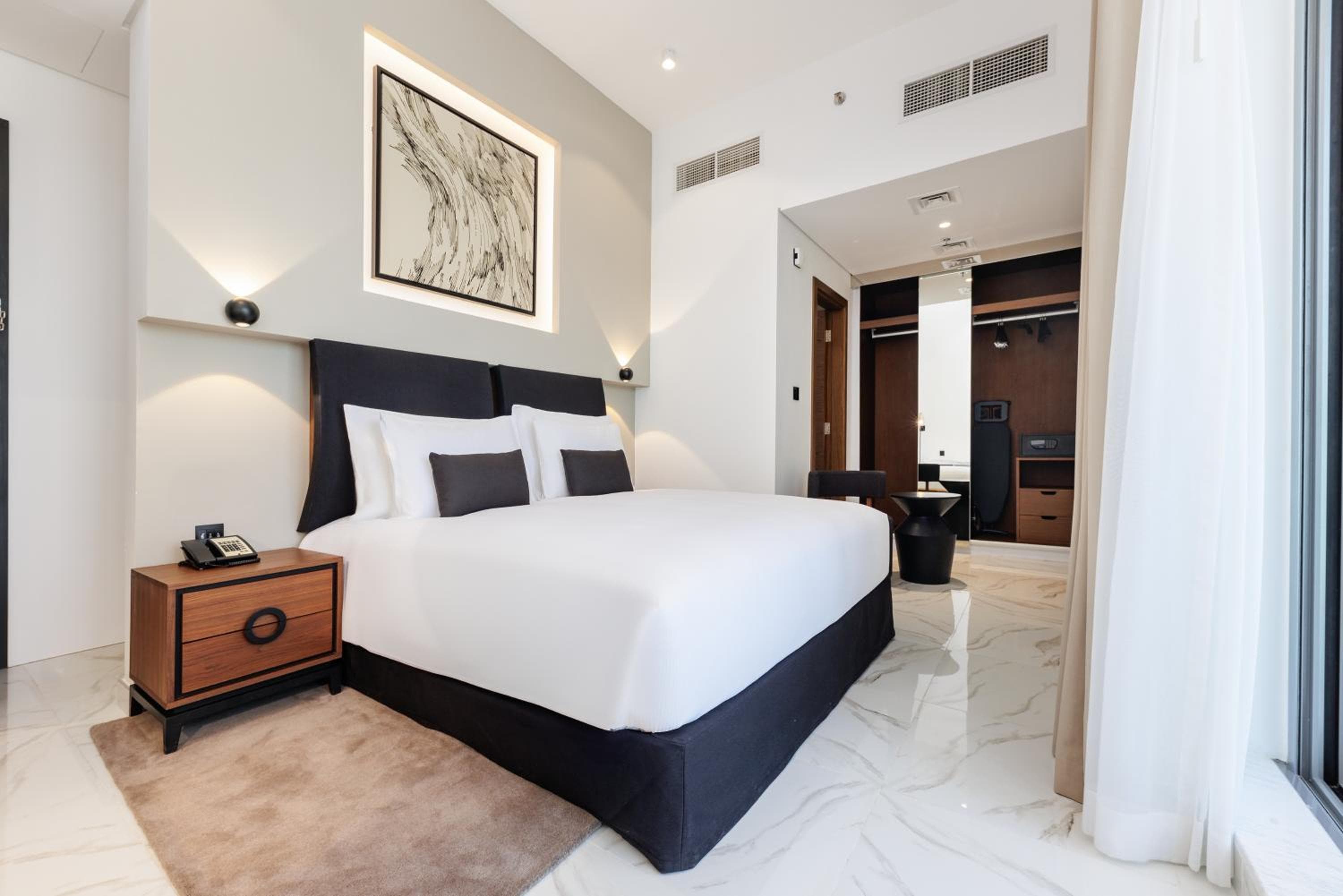 Holiday Inn Dubai Village Circle