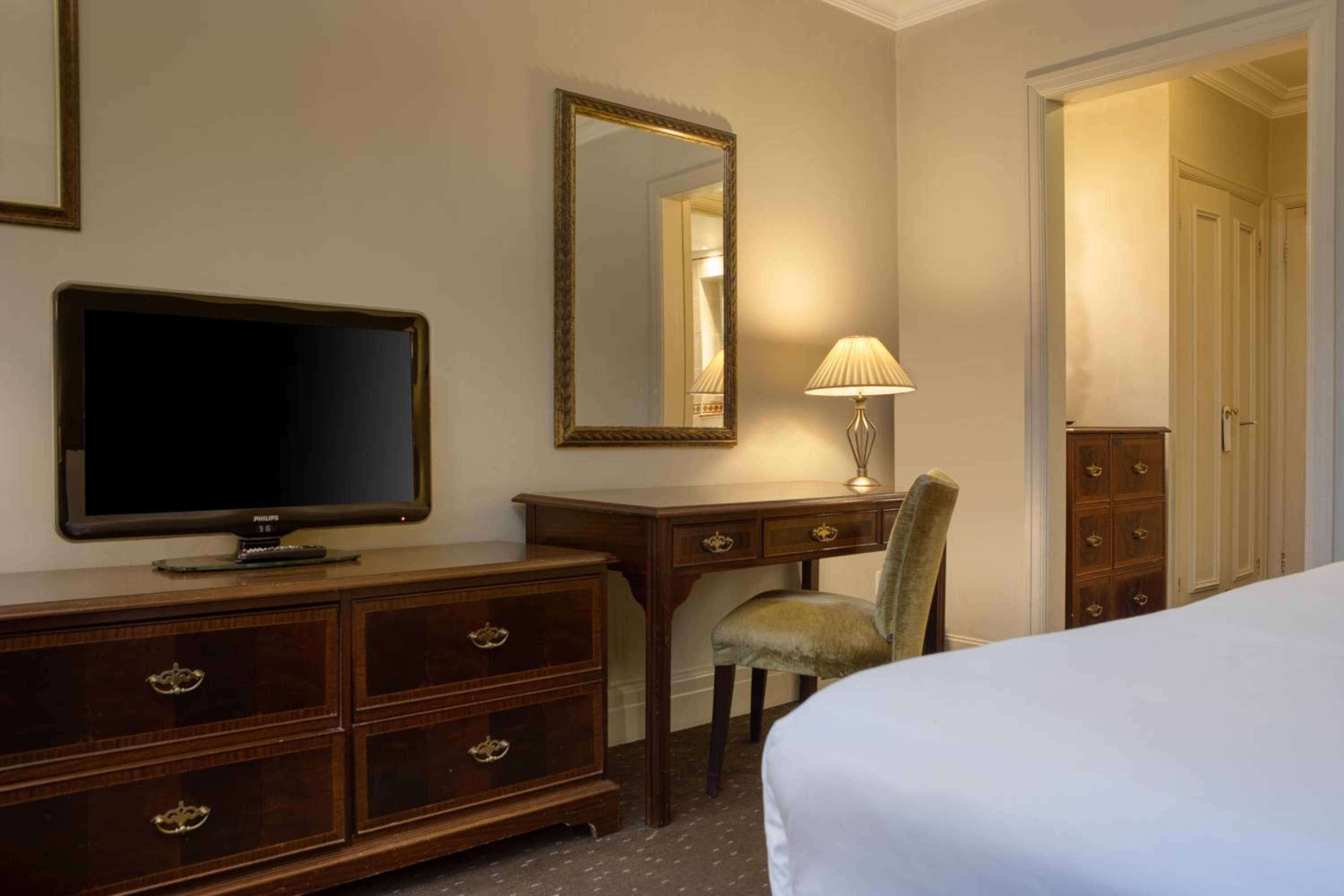 Winchester Wessex Hotel by Sunday