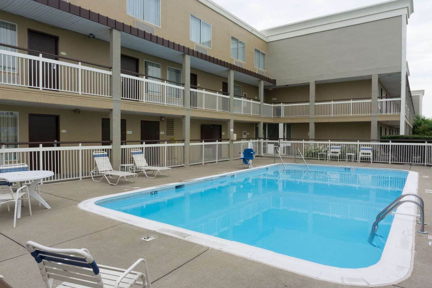 Days Inn by Wyndham Florence Cincinnati Area