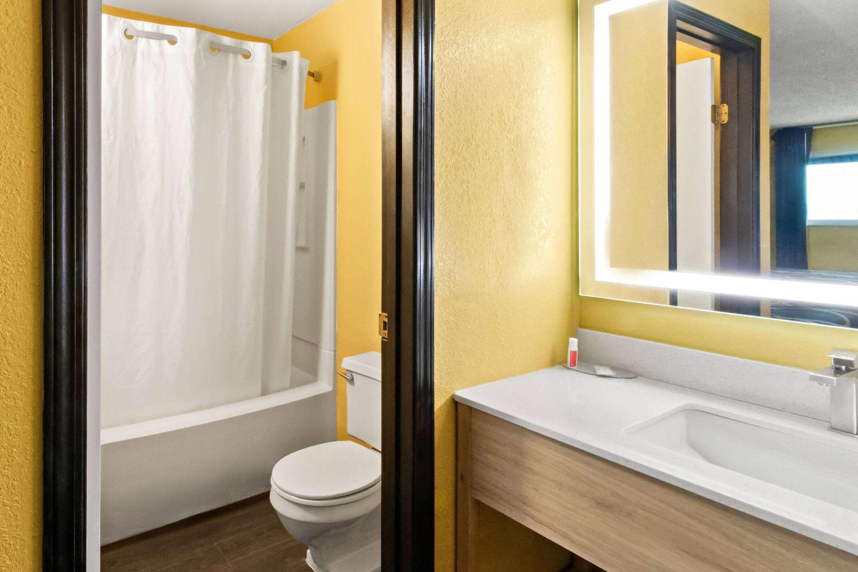 Super 8 by Wyndham Vandalia/Dayton International Airport