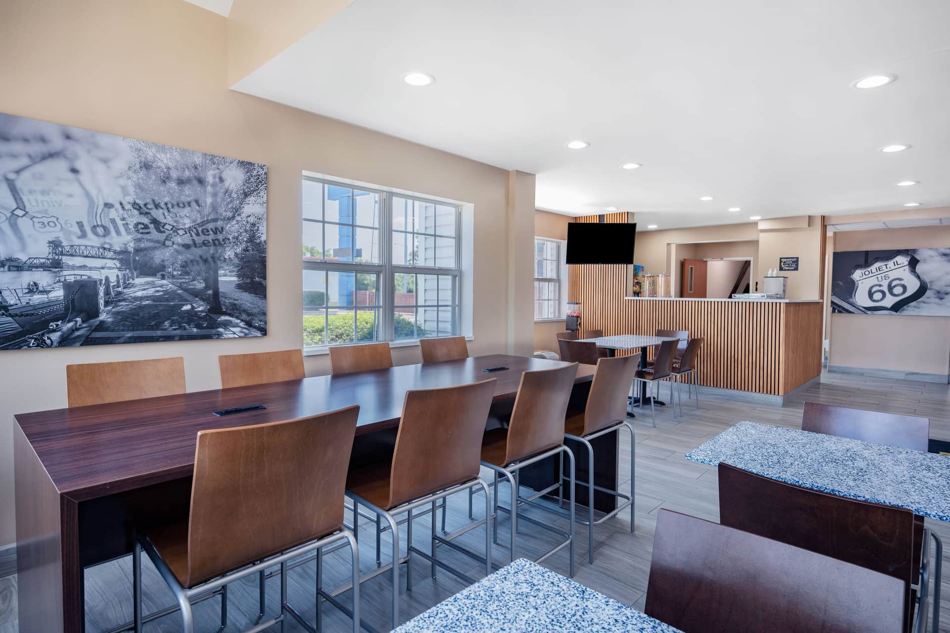 Super 8 by Wyndham Joliet