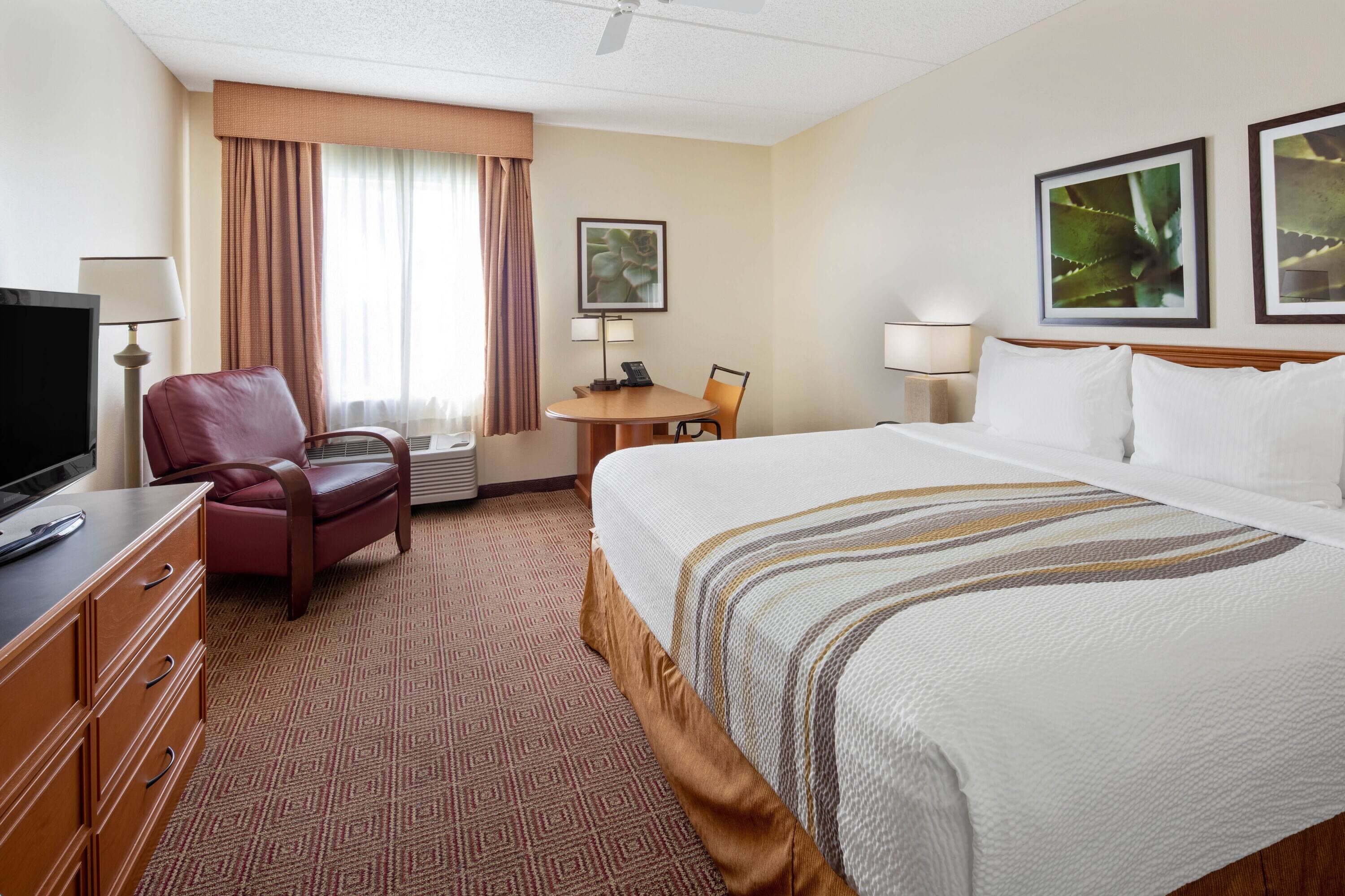 La Quinta Inn & Suites by Wyndham Sawgrass