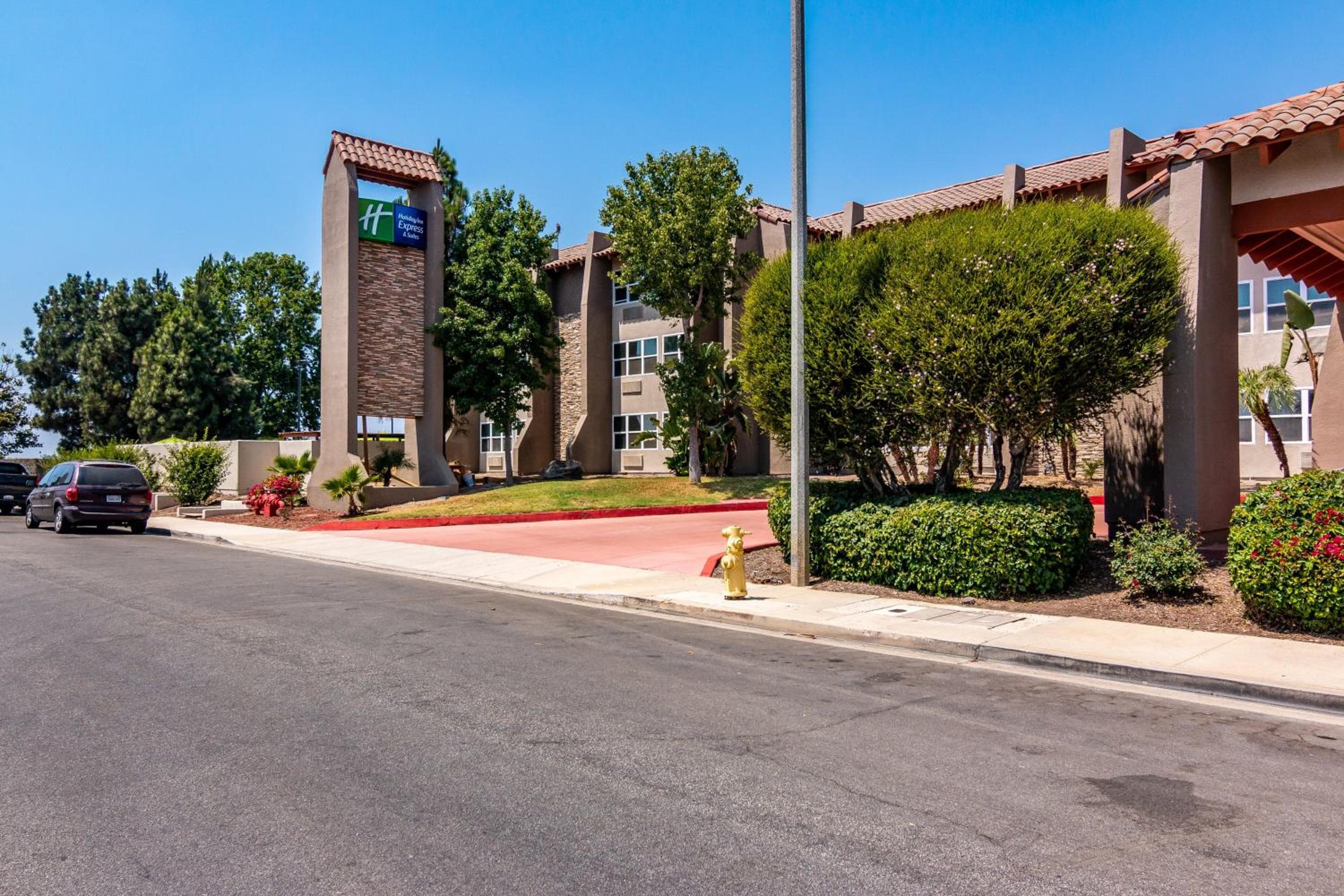Holiday Inn Express & Suites - Camarillo