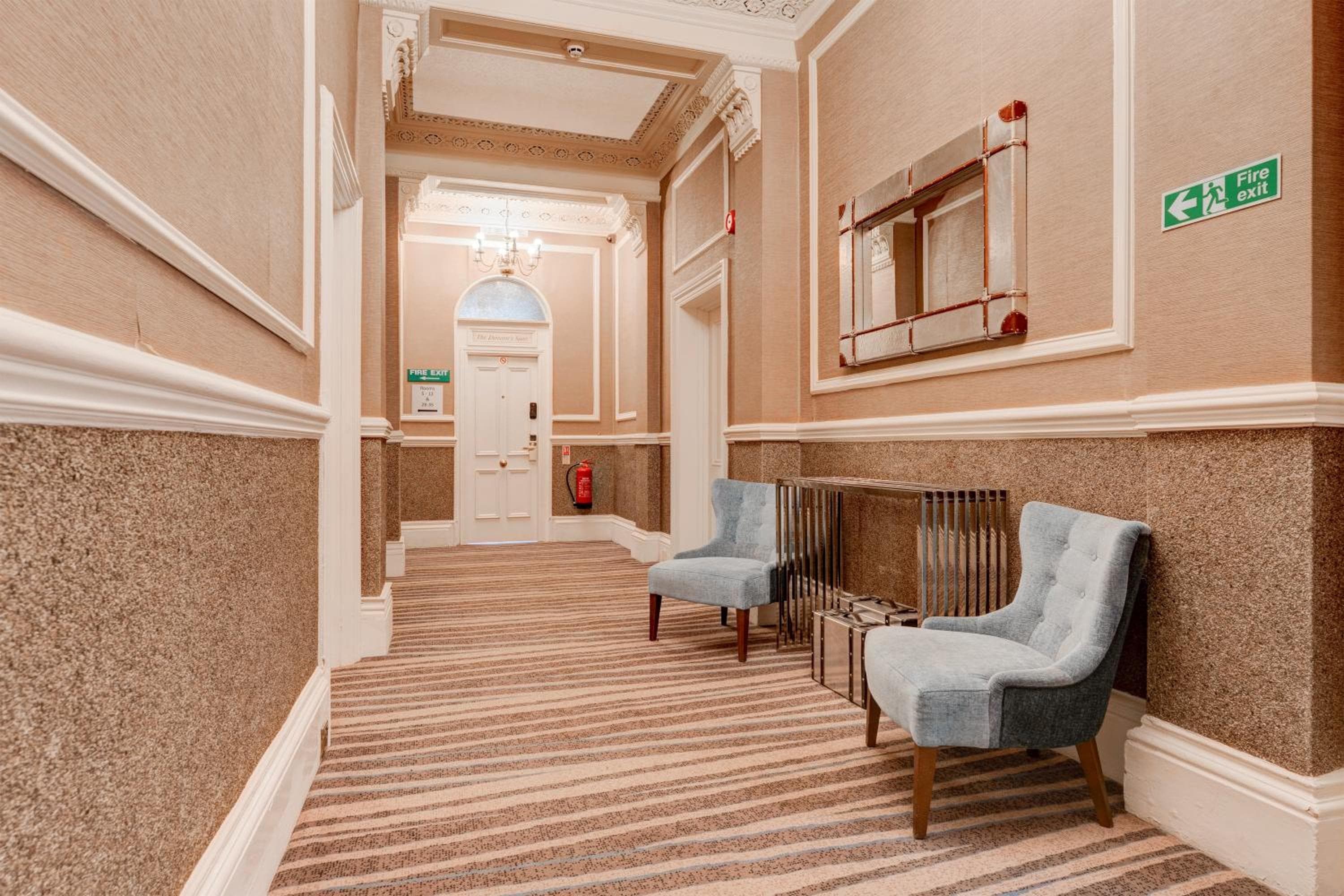 Liverpool Aigburth Sefton Park Hotel By Belvilla