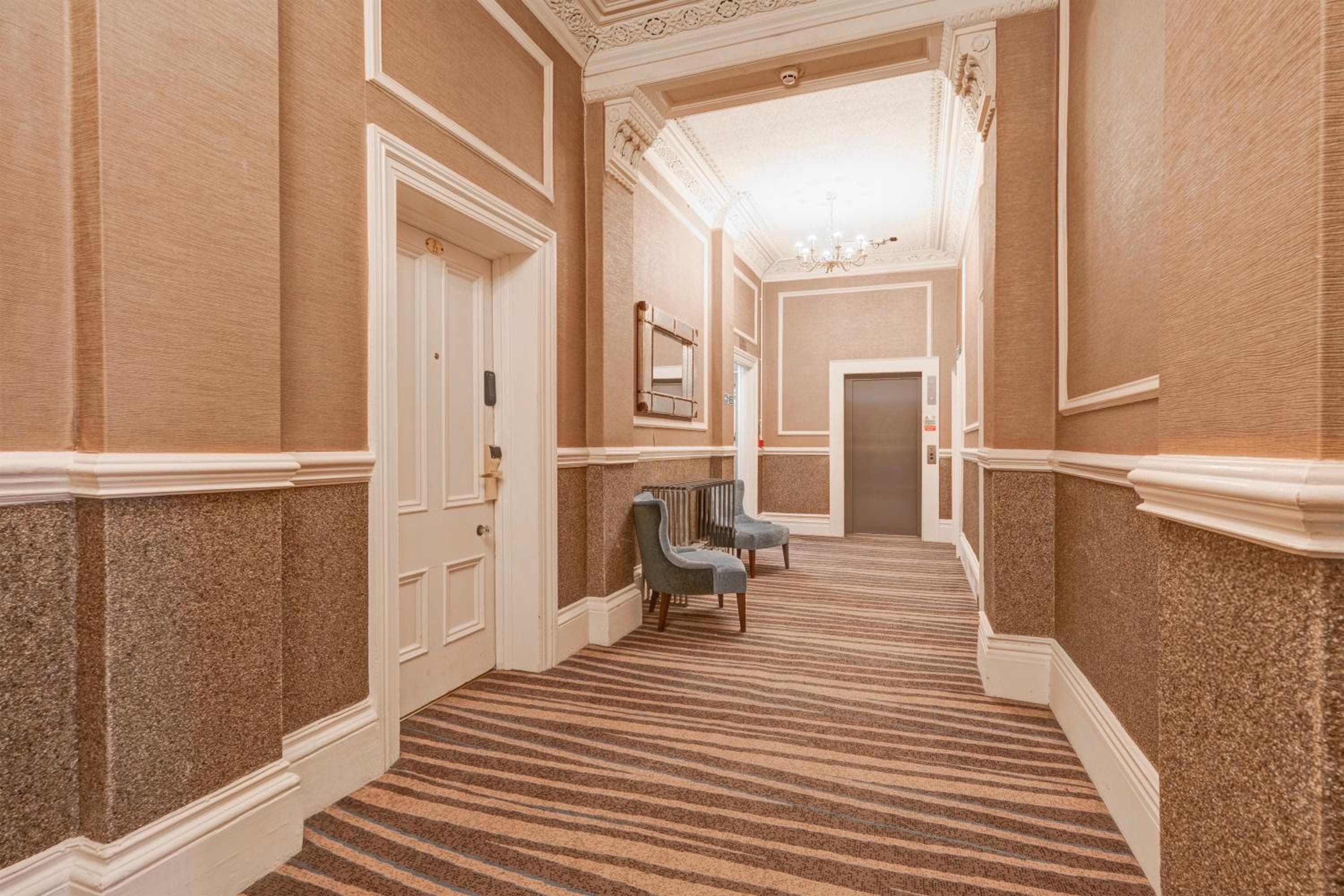 Liverpool Aigburth Sefton Park Hotel By Belvilla
