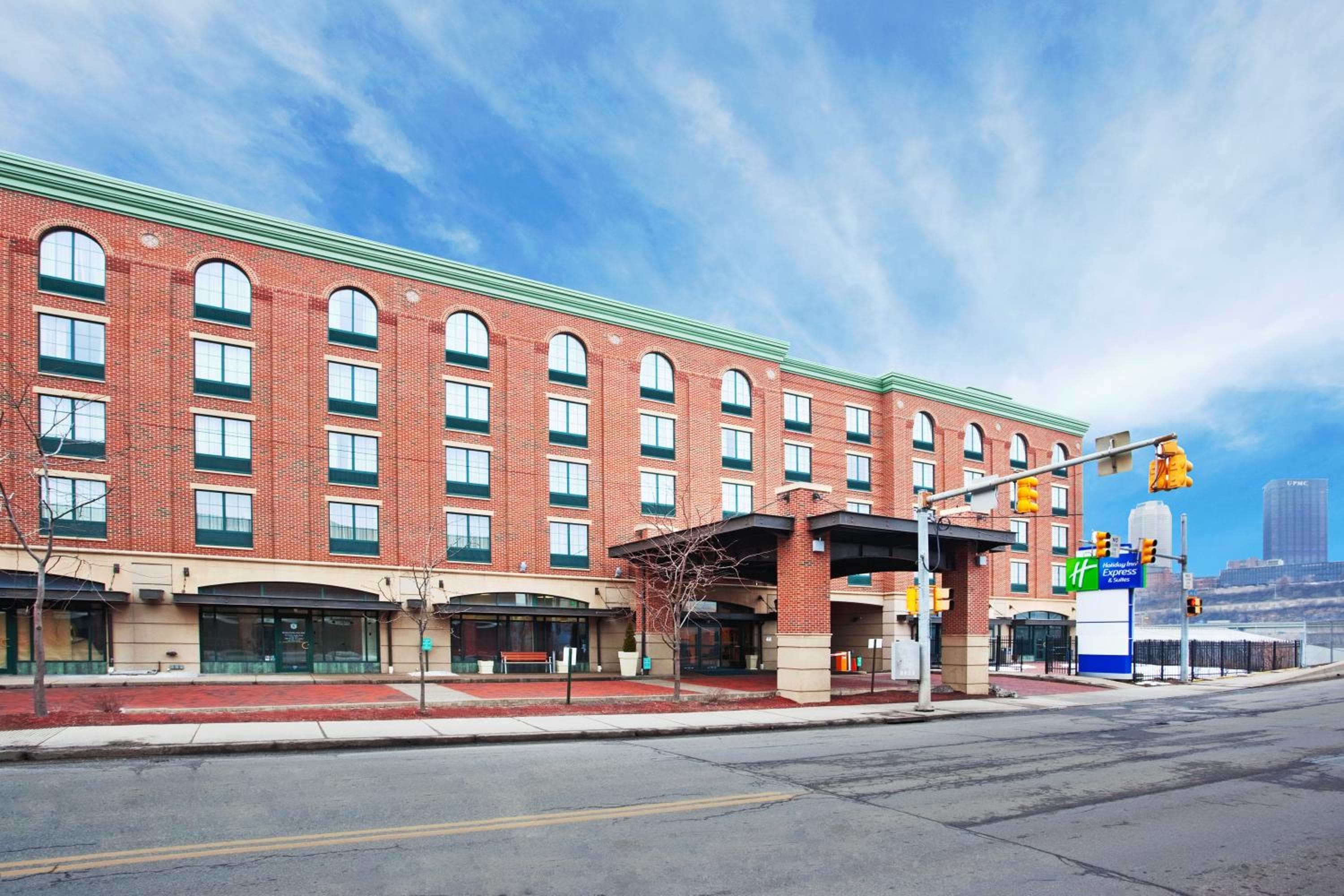 Holiday Inn Express Hotel & Suites Pittsburgh-South Side by IHG