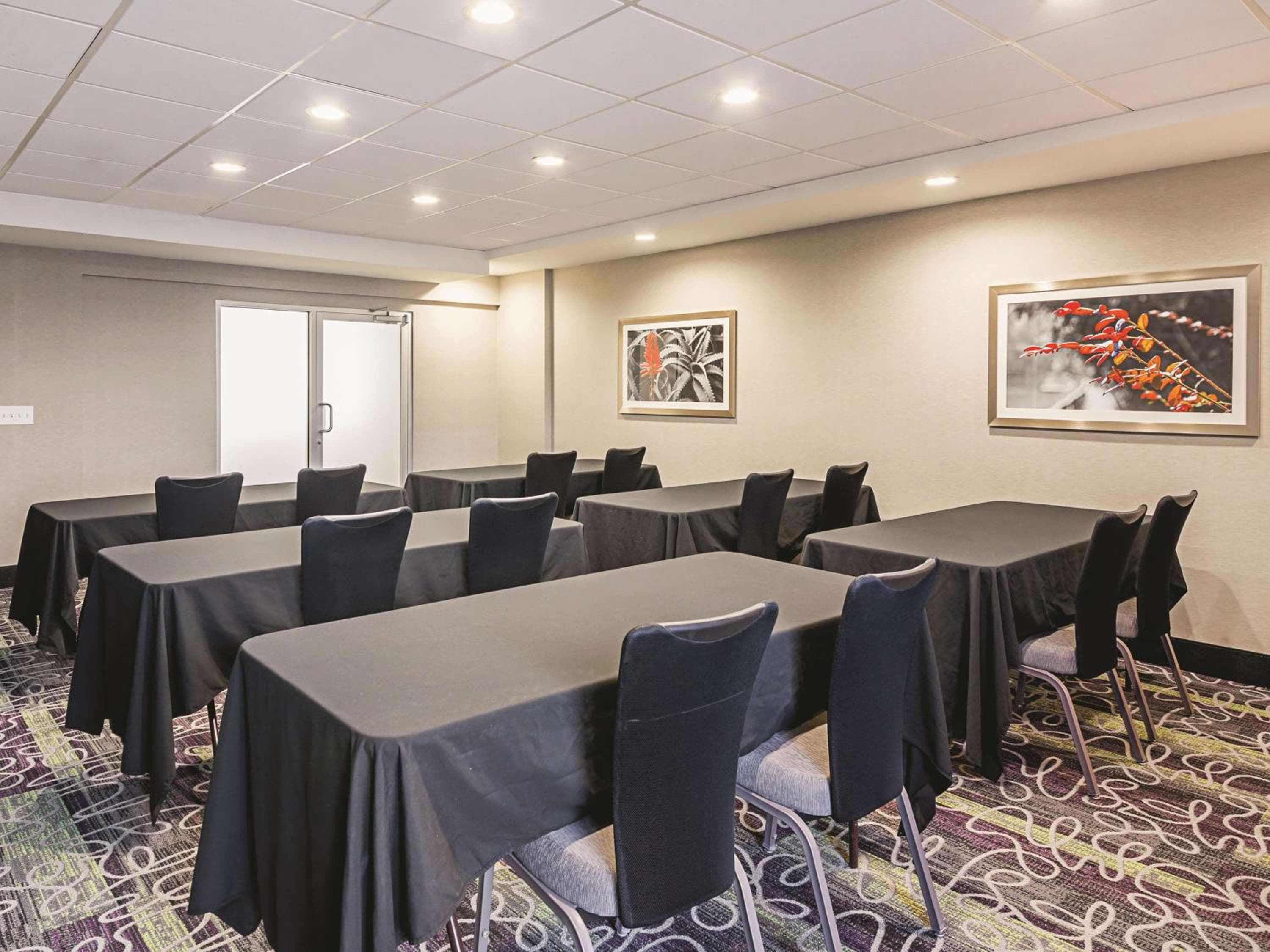 La Quinta Inn & Suites by Wyndham Austin Near The Domain