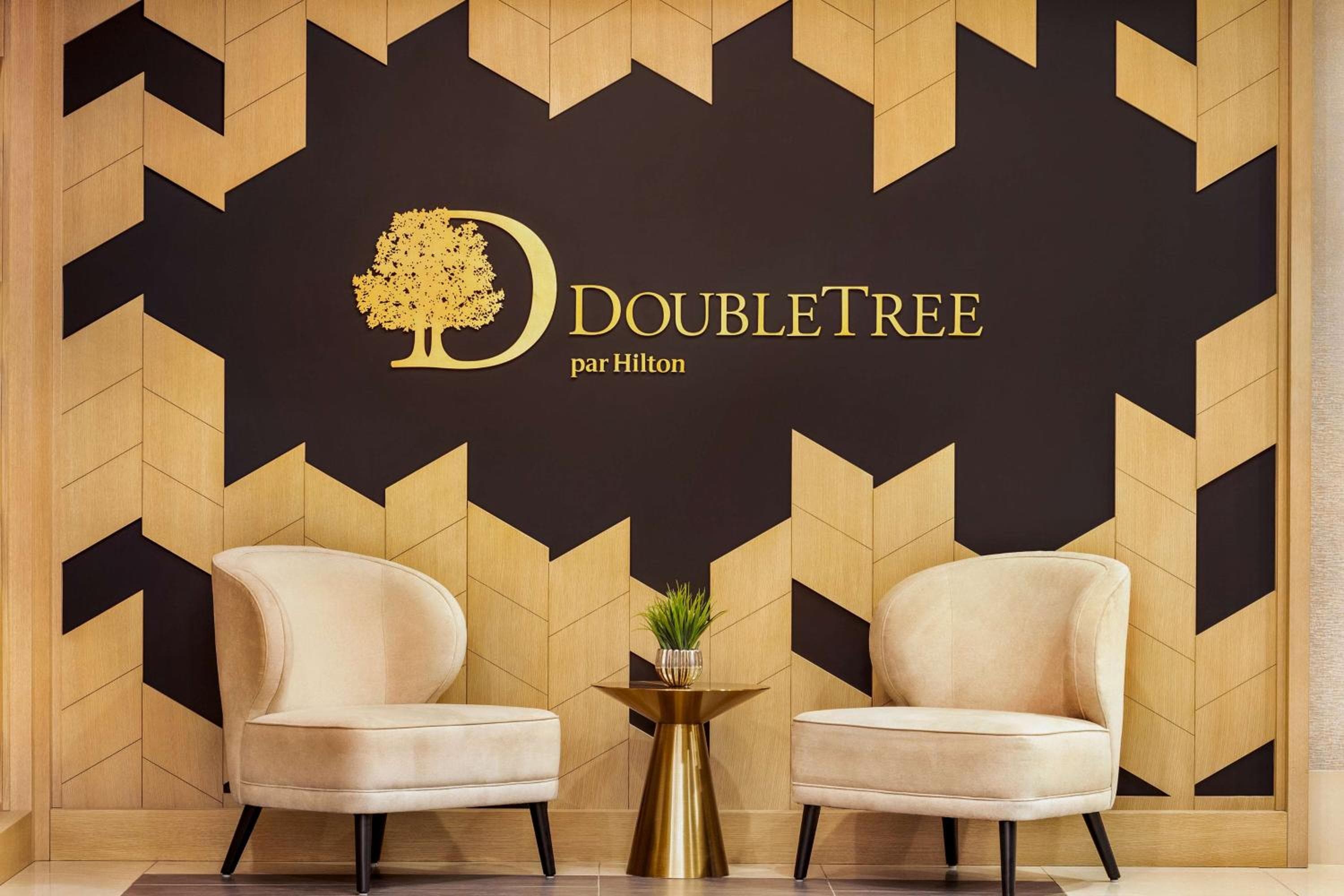 DoubleTree by Hilton Pointe Claire Montreal Airport West