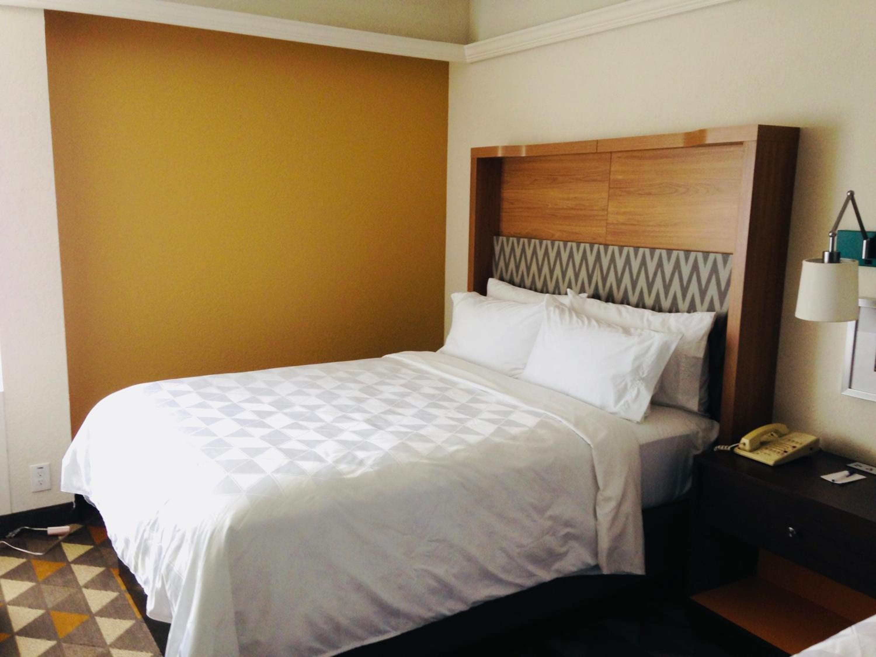 Holiday Inn and Suites Pittsfield-Berkshires