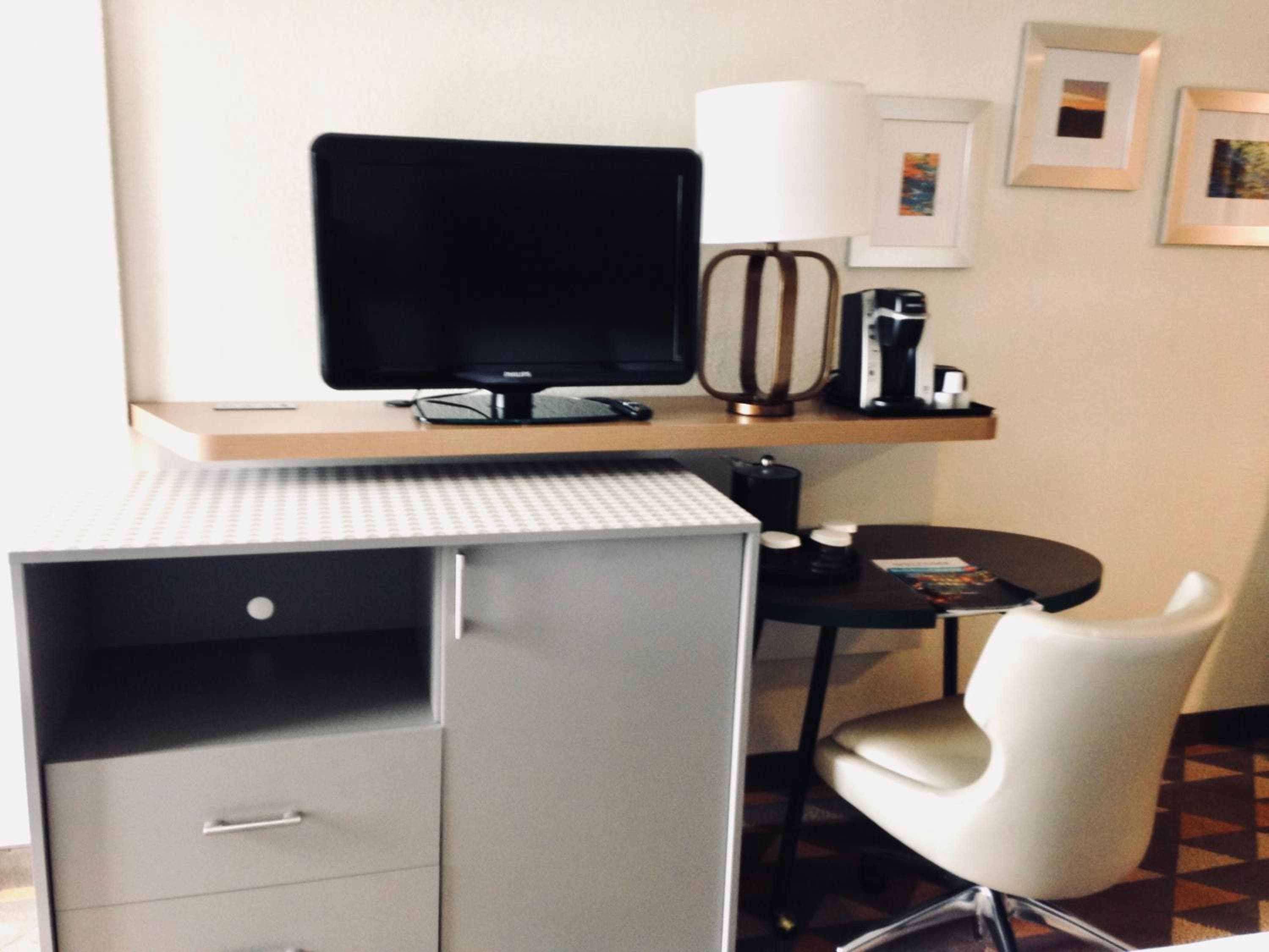 Holiday Inn and Suites Pittsfield-Berkshires