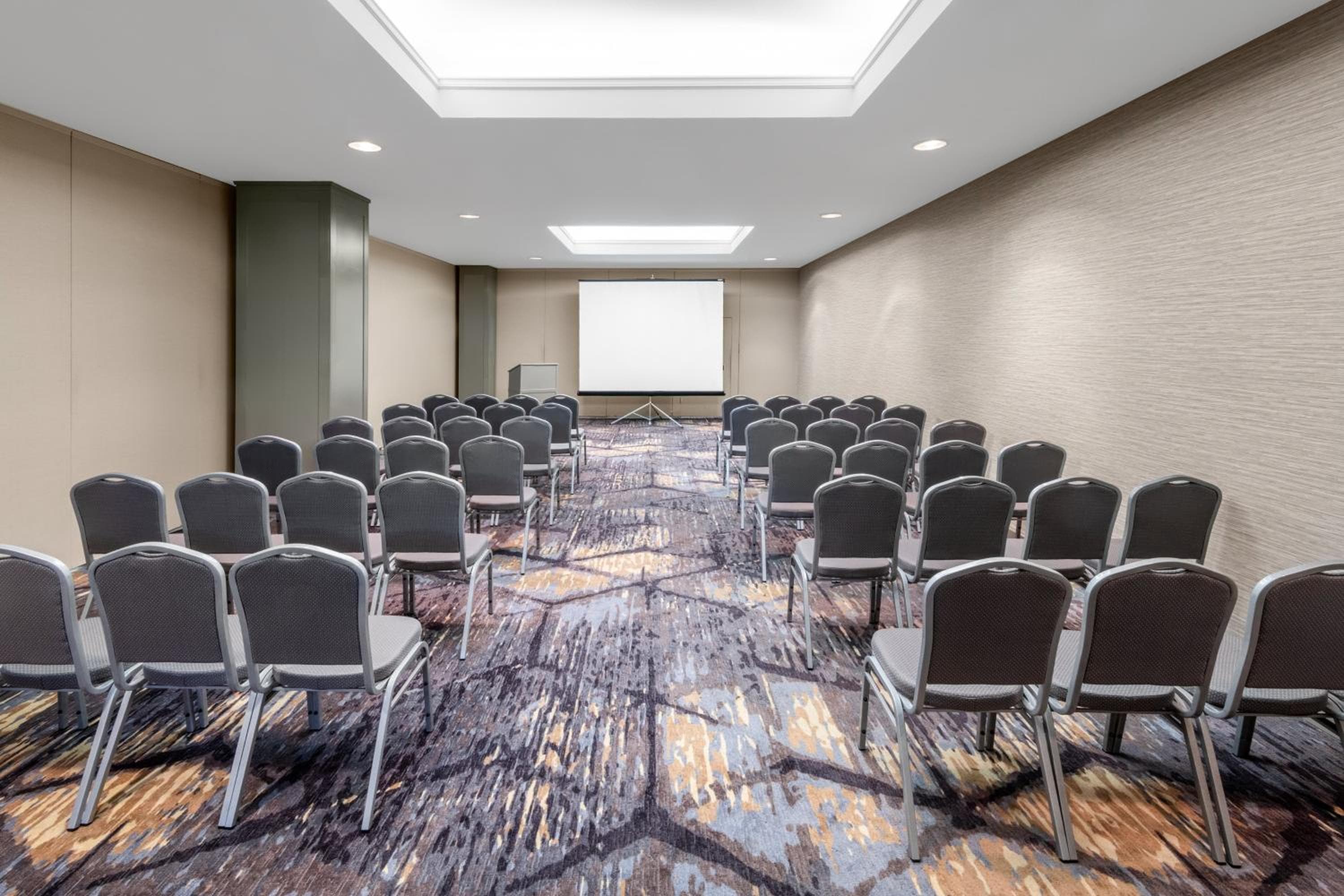 Holiday Inn and Suites Pittsfield-Berkshires