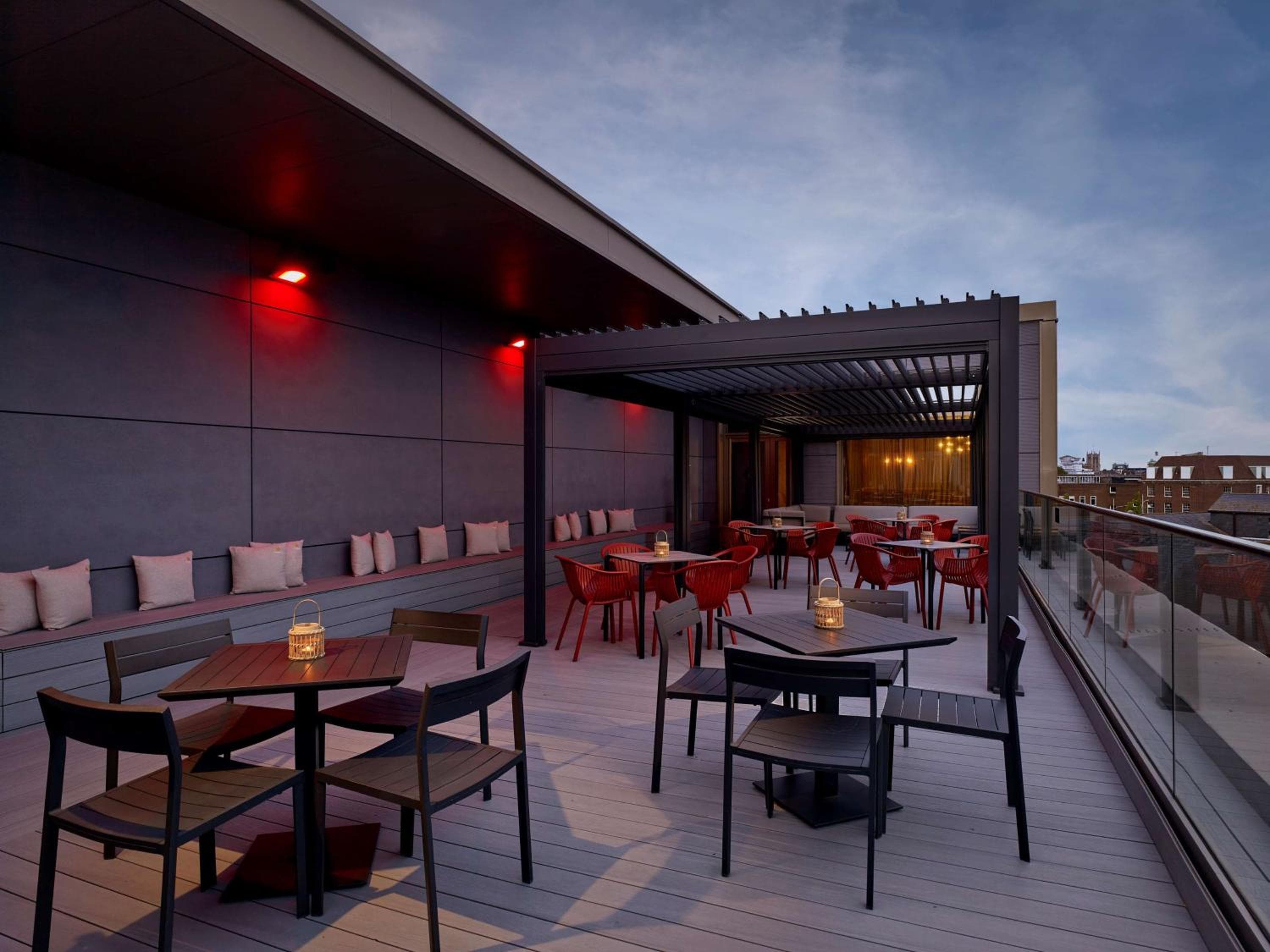 DoubleTree by Hilton Hull