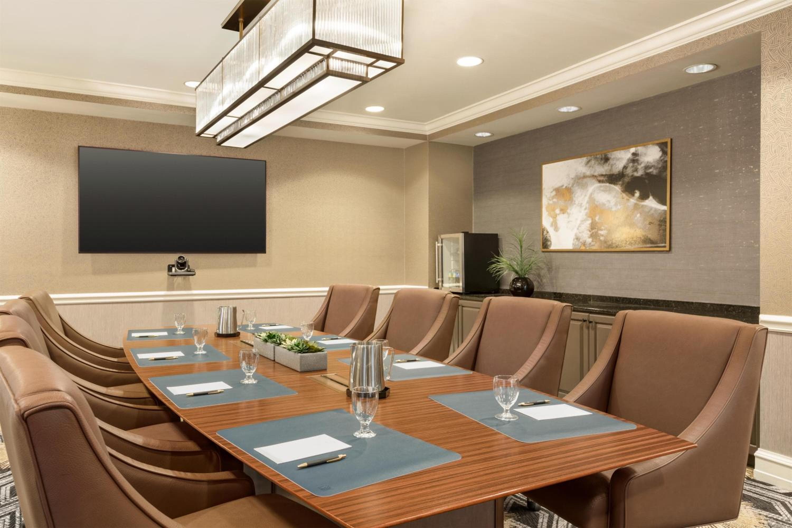 Renaissance Chicago O'Hare Suites Hotel