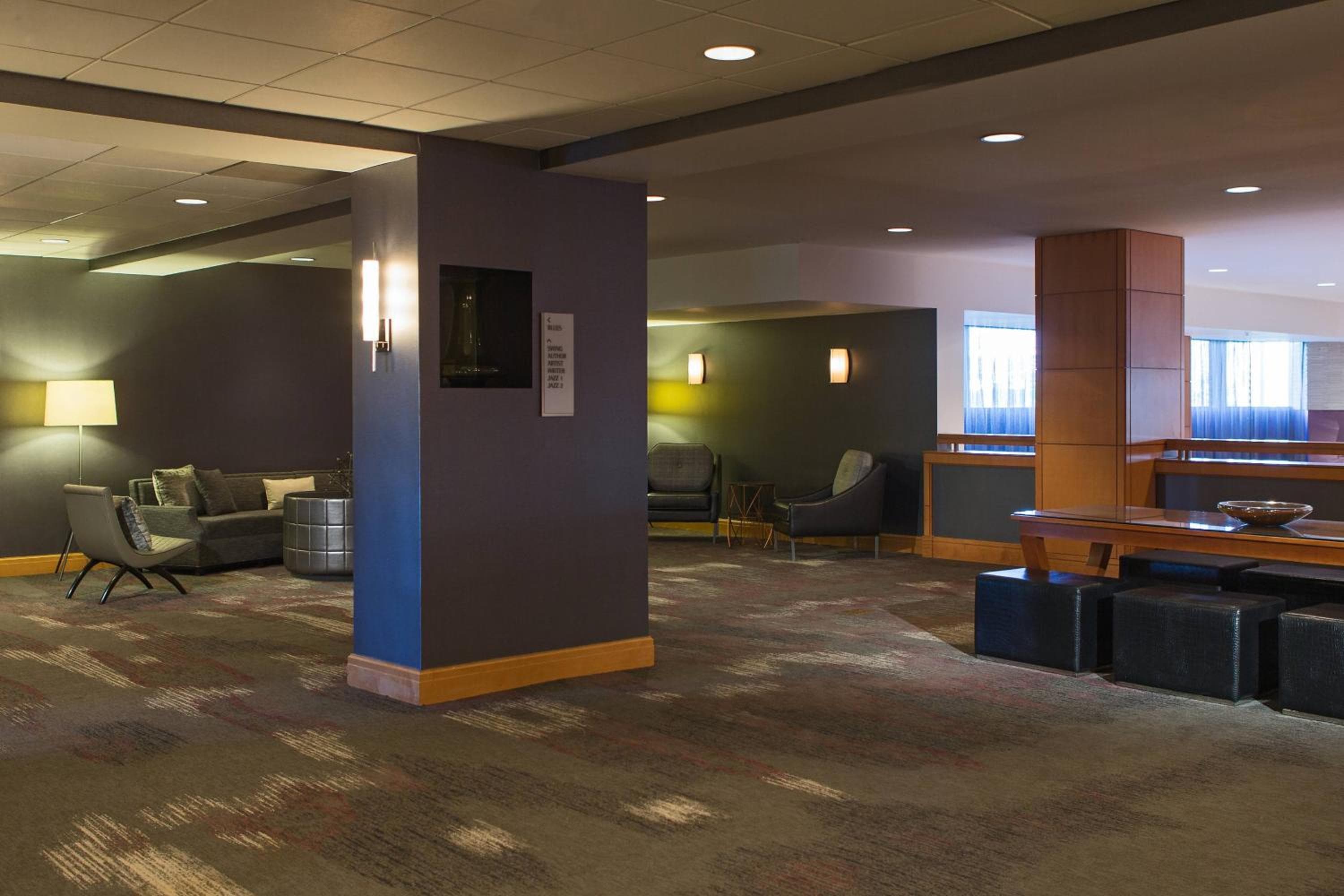 Renaissance Chicago O'Hare Suites Hotel