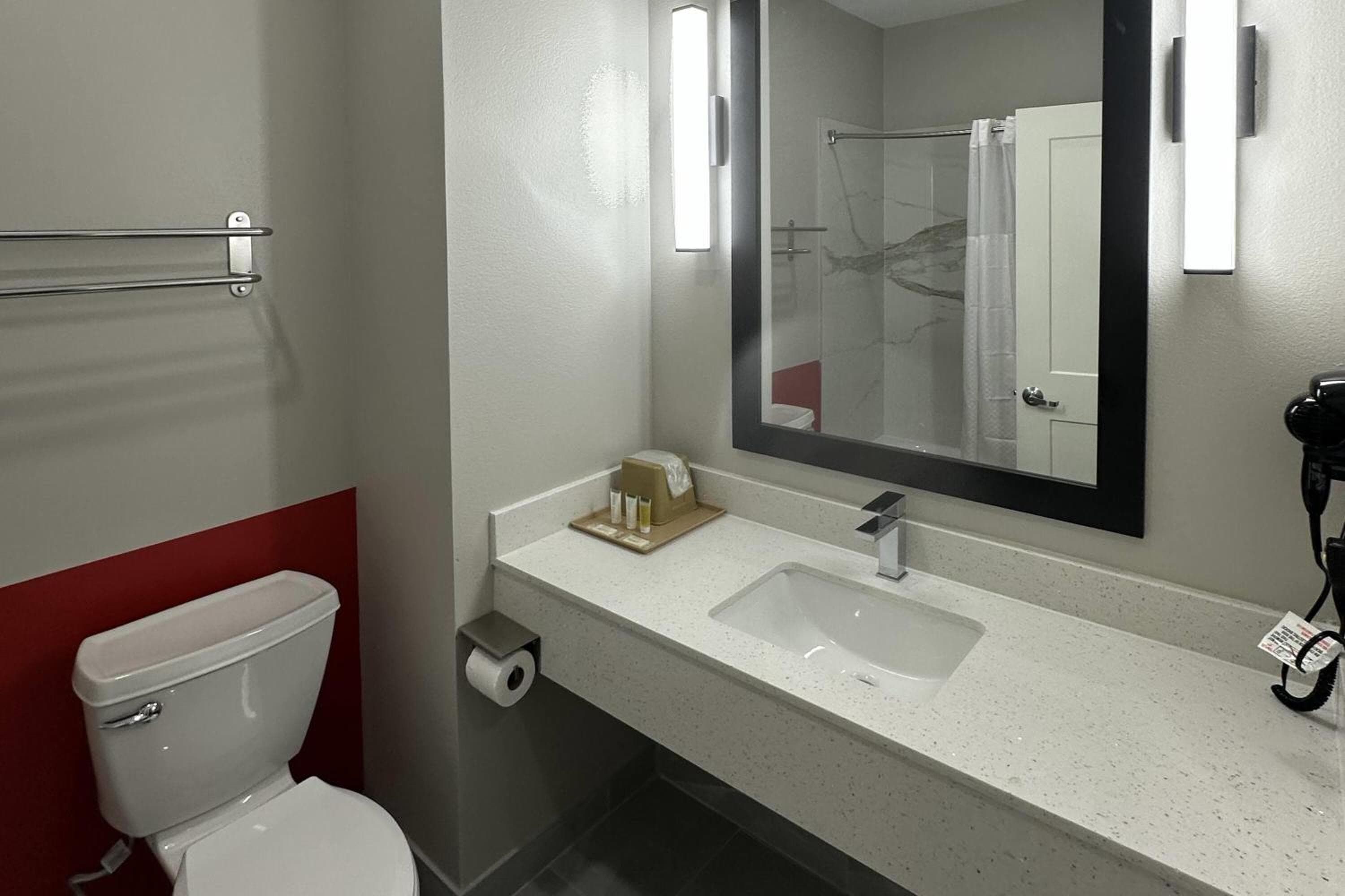 Super 8 By Wyndham Baytown