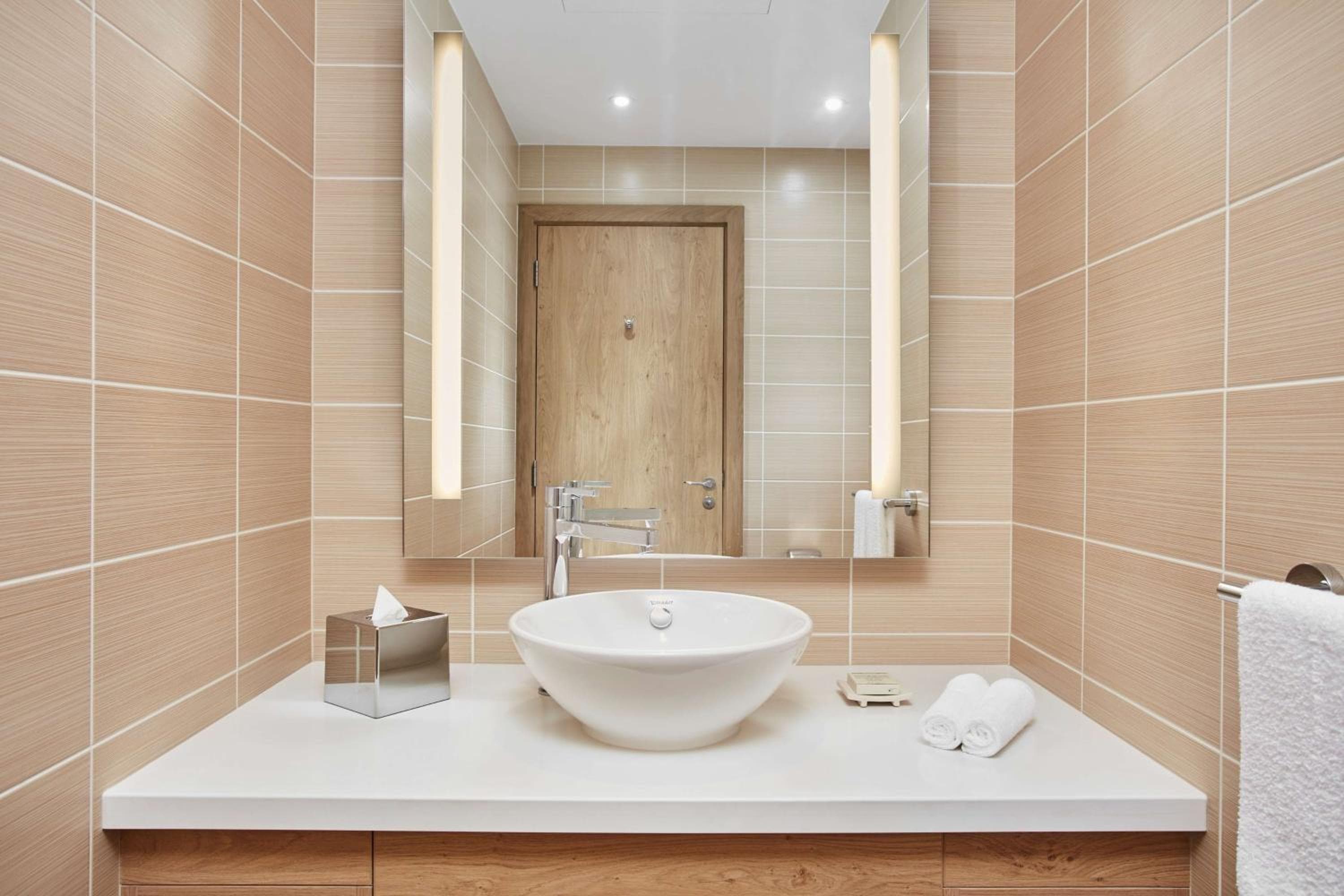 Hilton Garden Inn Dubai, Mall Avenue