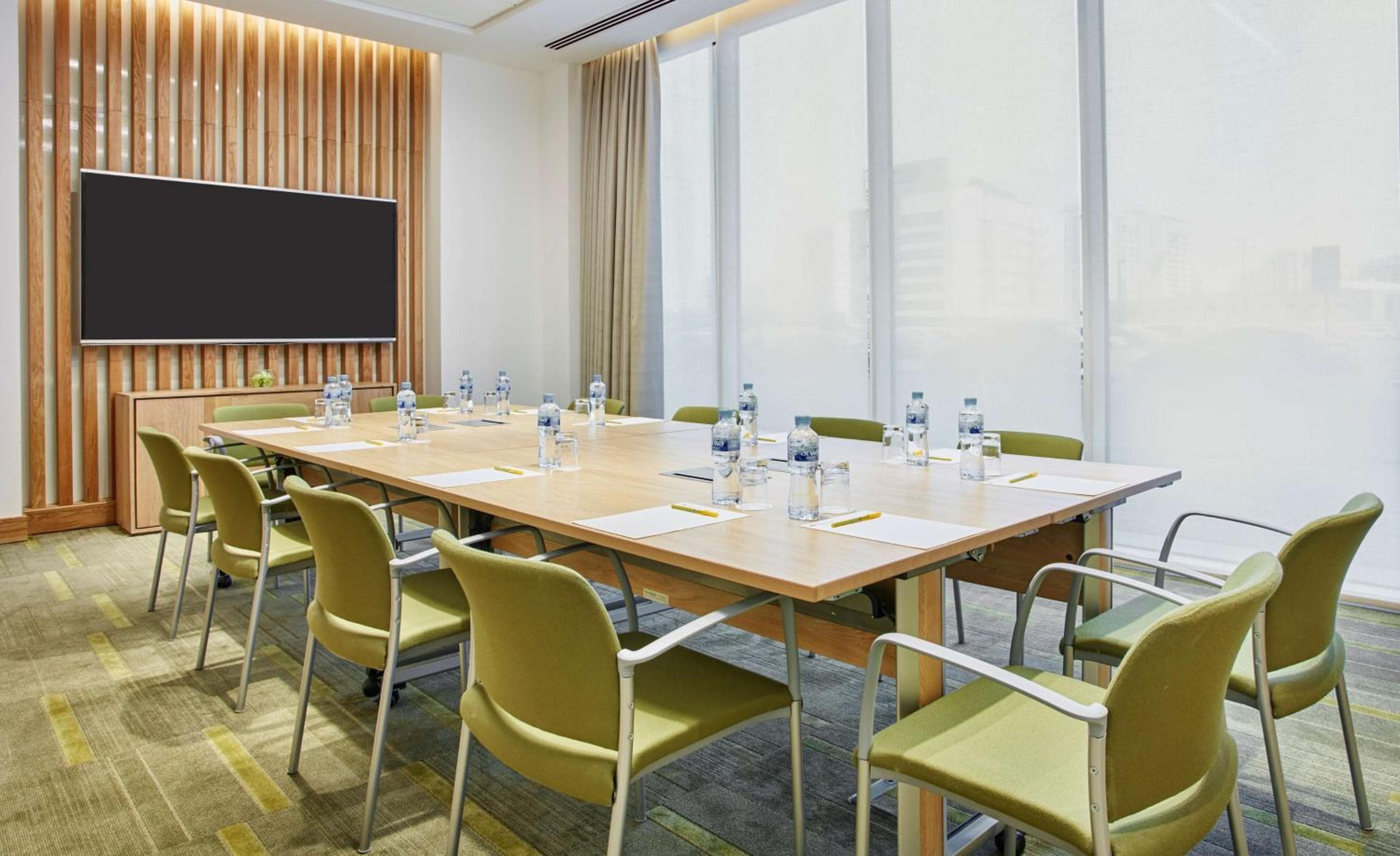 Hilton Garden Inn Dubai, Mall Avenue
