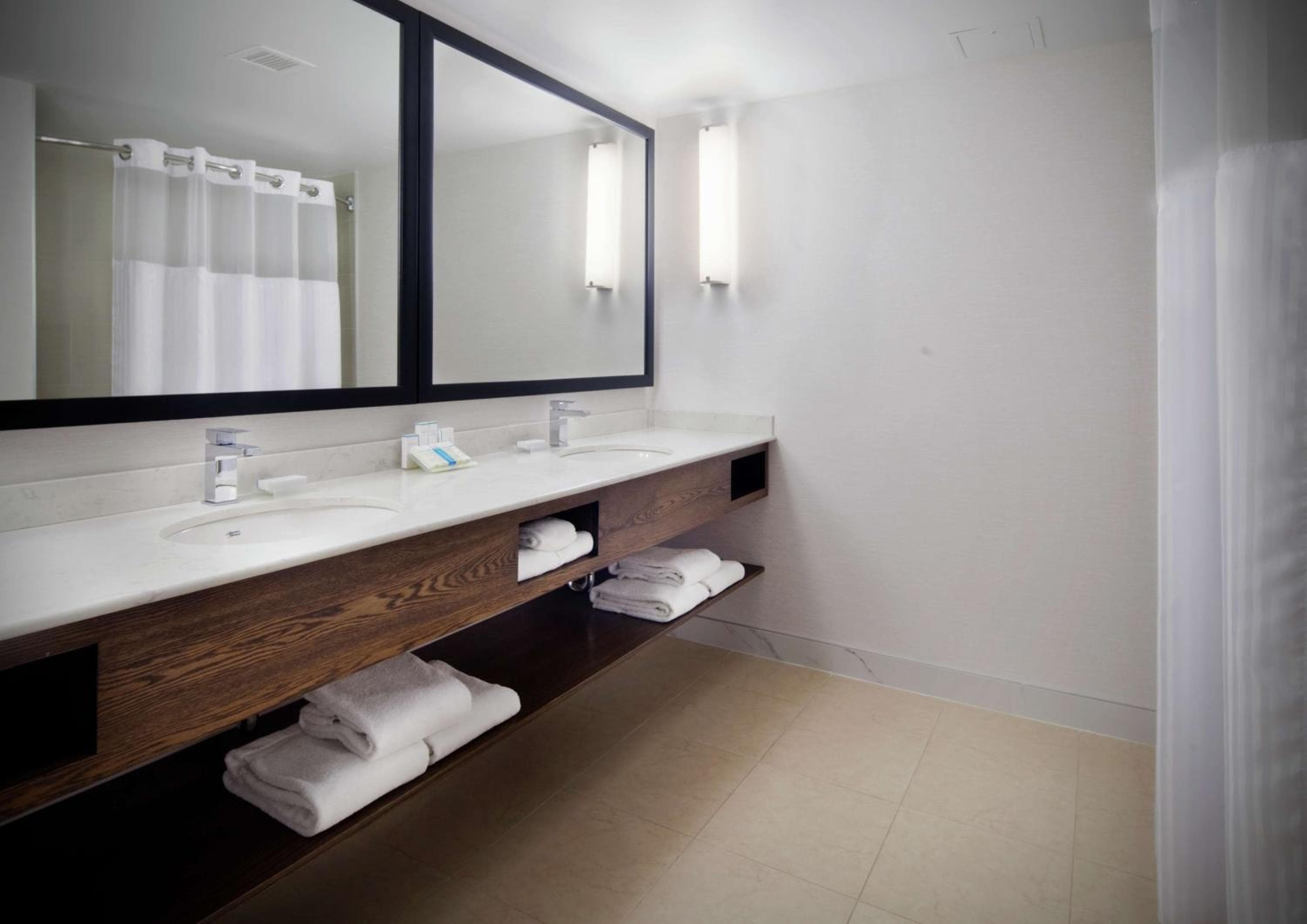 Hilton Garden Inn Montreal Airport