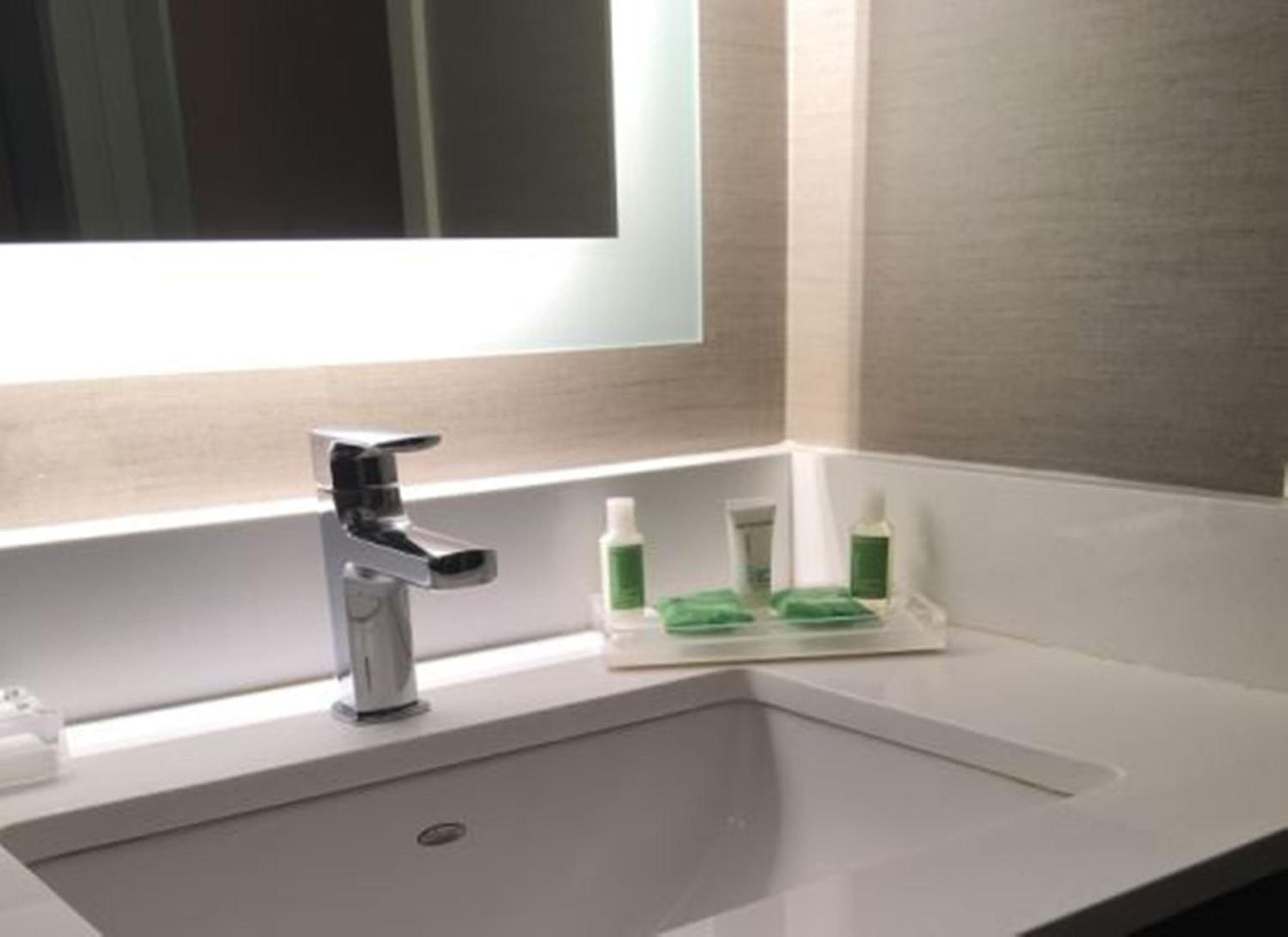 Holiday Inn Manchester Airport by IHG