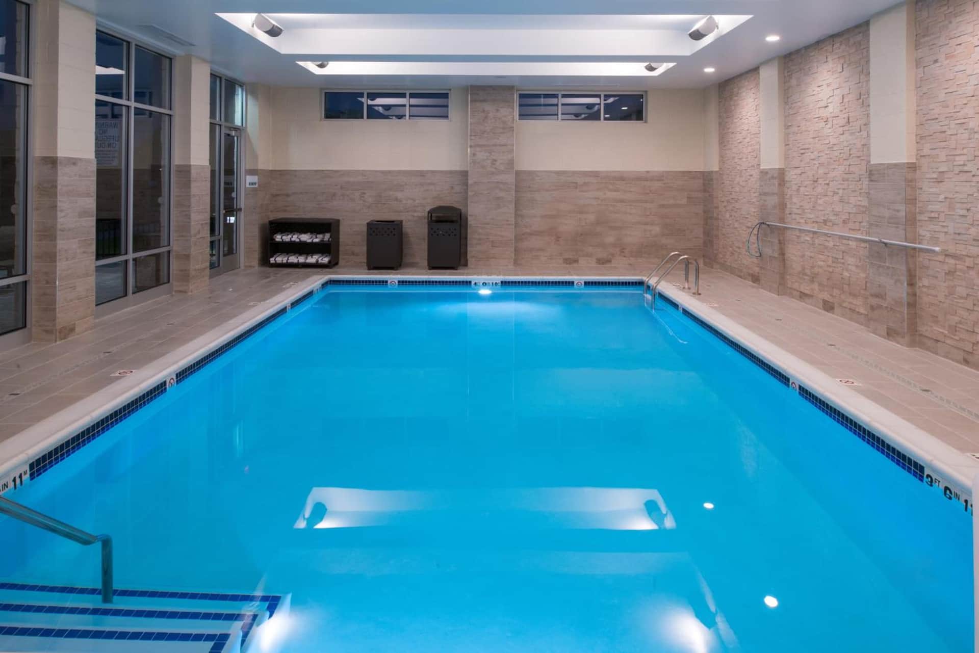 Holiday Inn & Suites Farmington Hills - Detroit NW by IHG