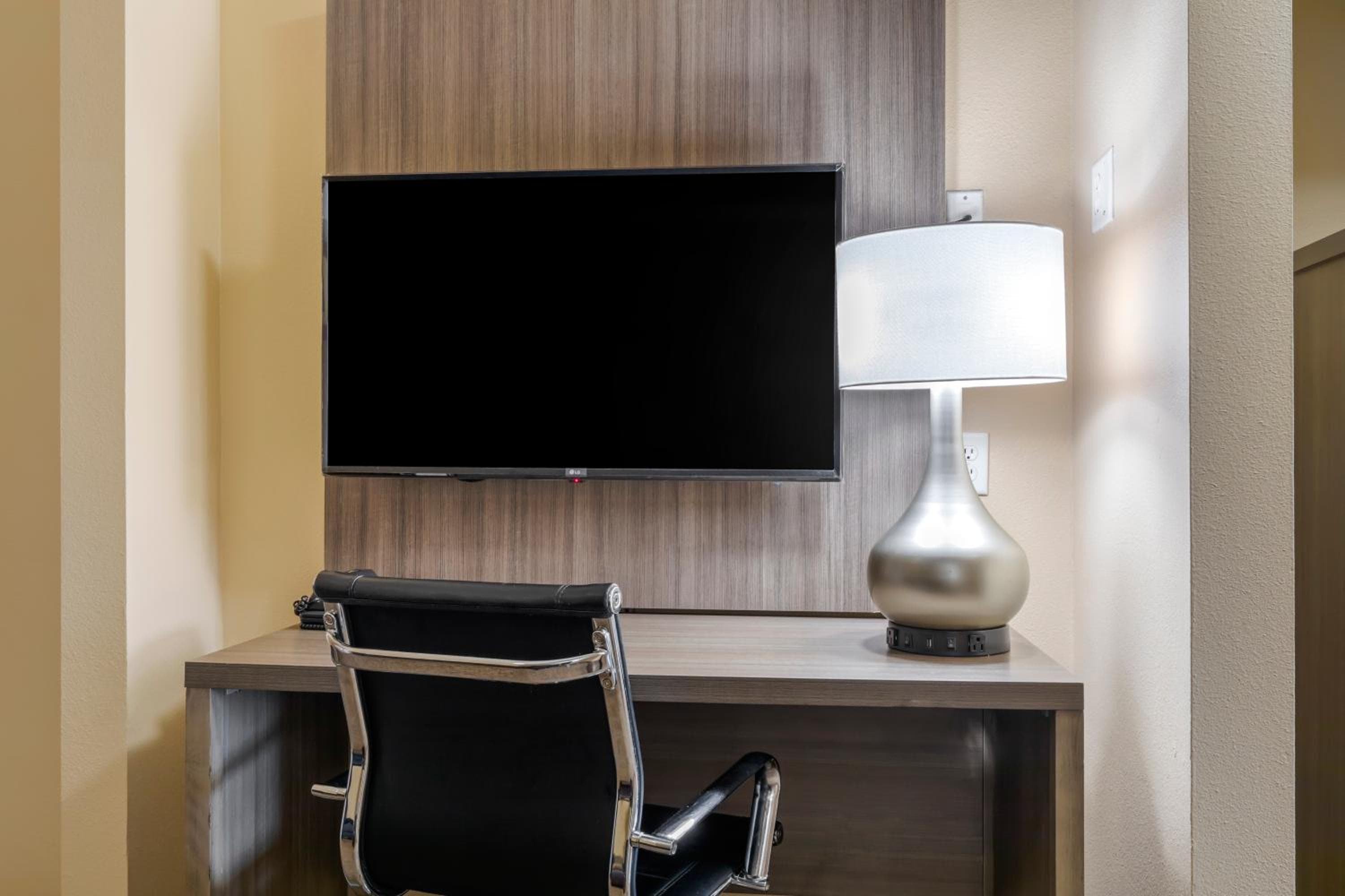 Comfort Suites DFW Airport