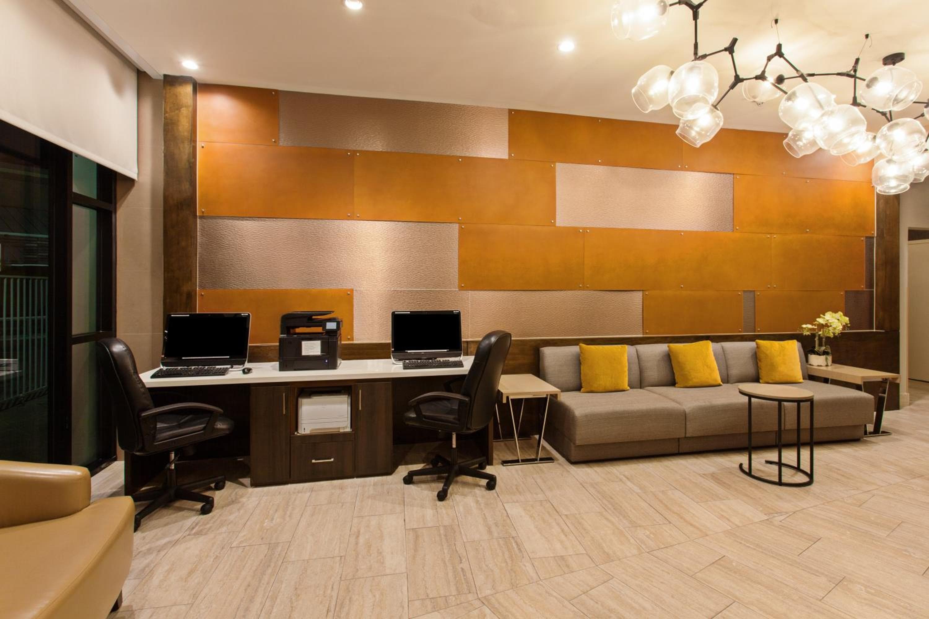 Holiday Inn Long Beach - Airport, an IHG Hotel