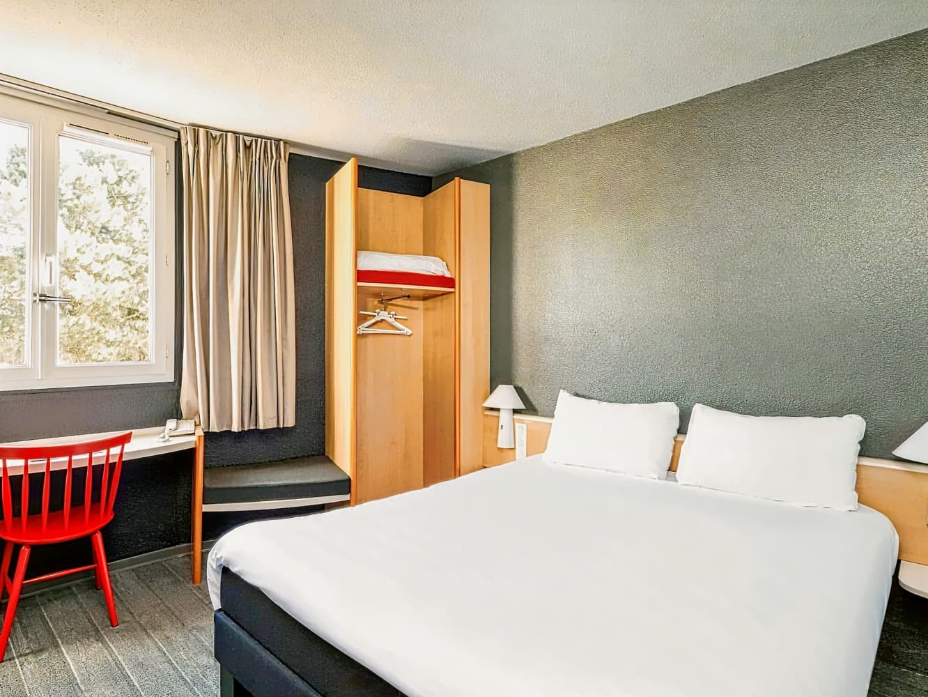 ibis Chartres West Lucé